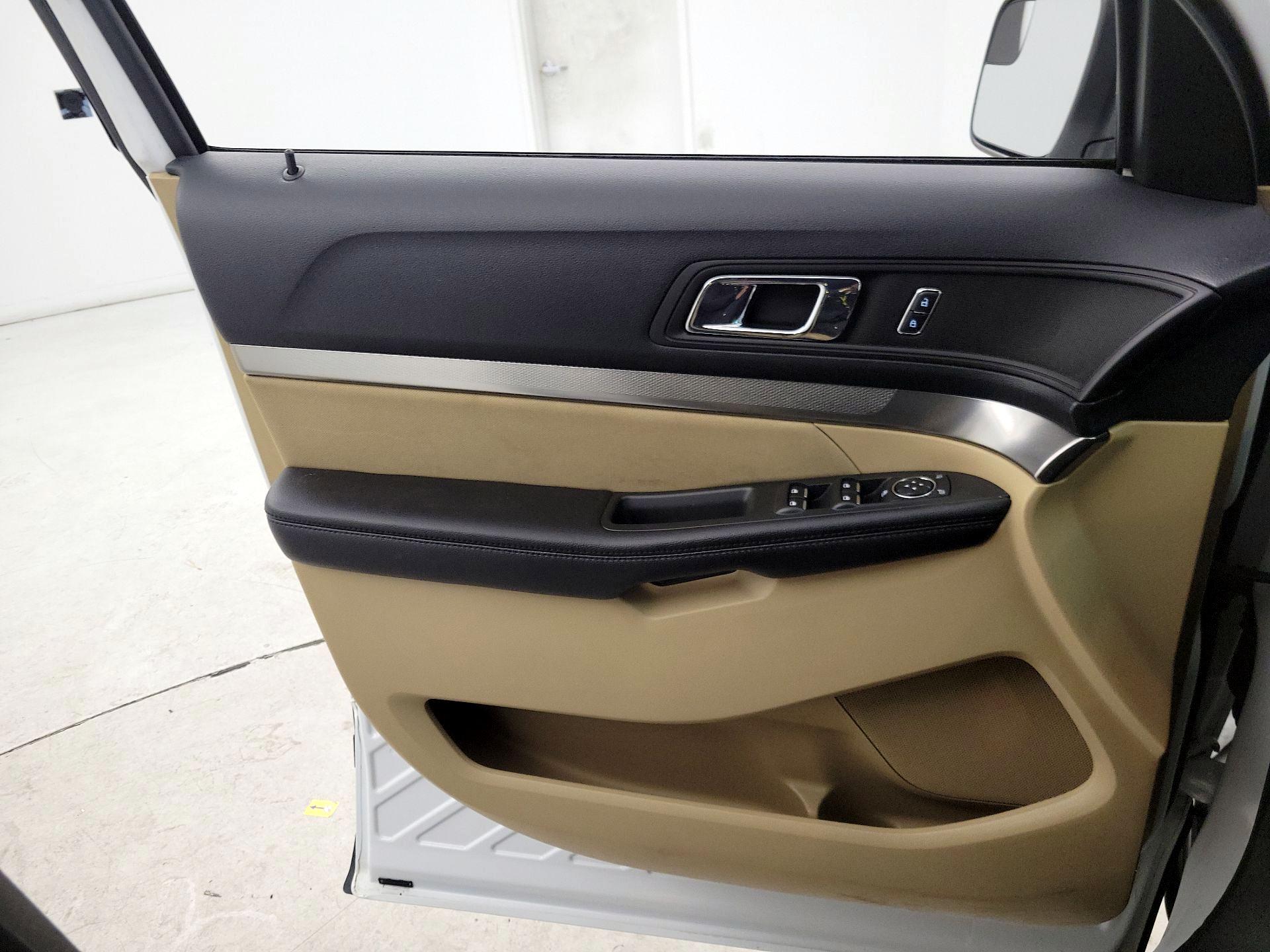 Thumbnail: 2016 Ford Explorer - 12