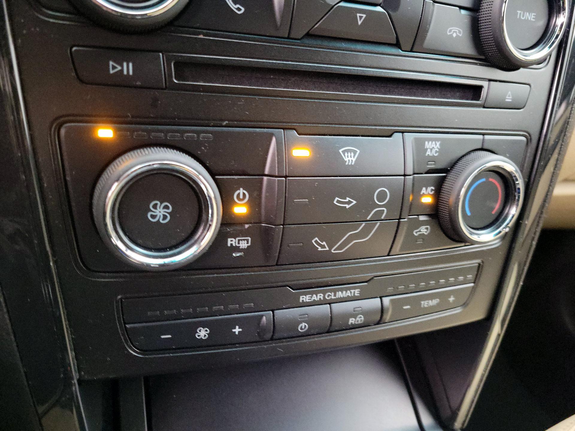 Thumbnail: 2016 Ford Explorer - 16