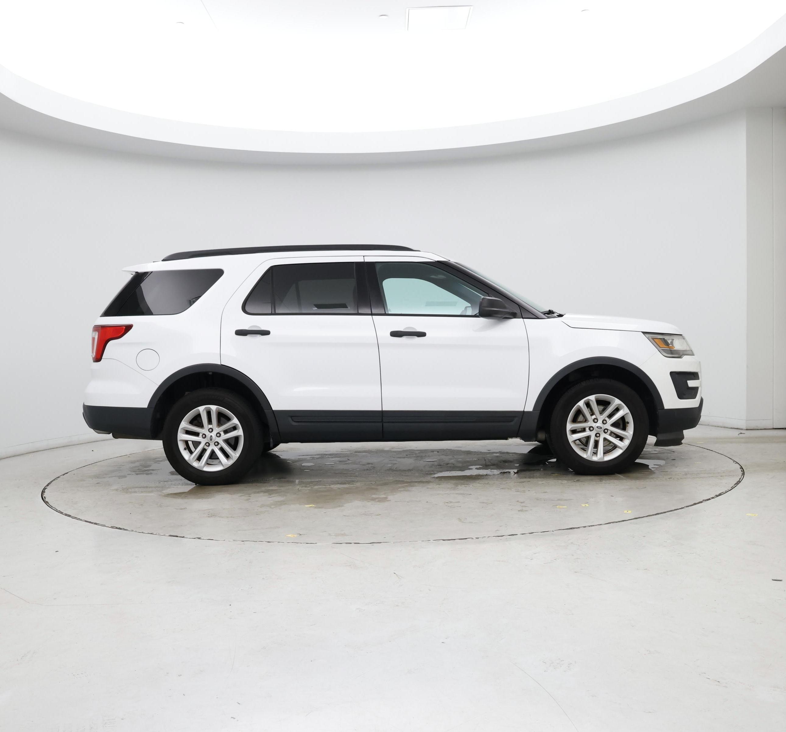 Thumbnail: 2016 Ford Explorer - 7