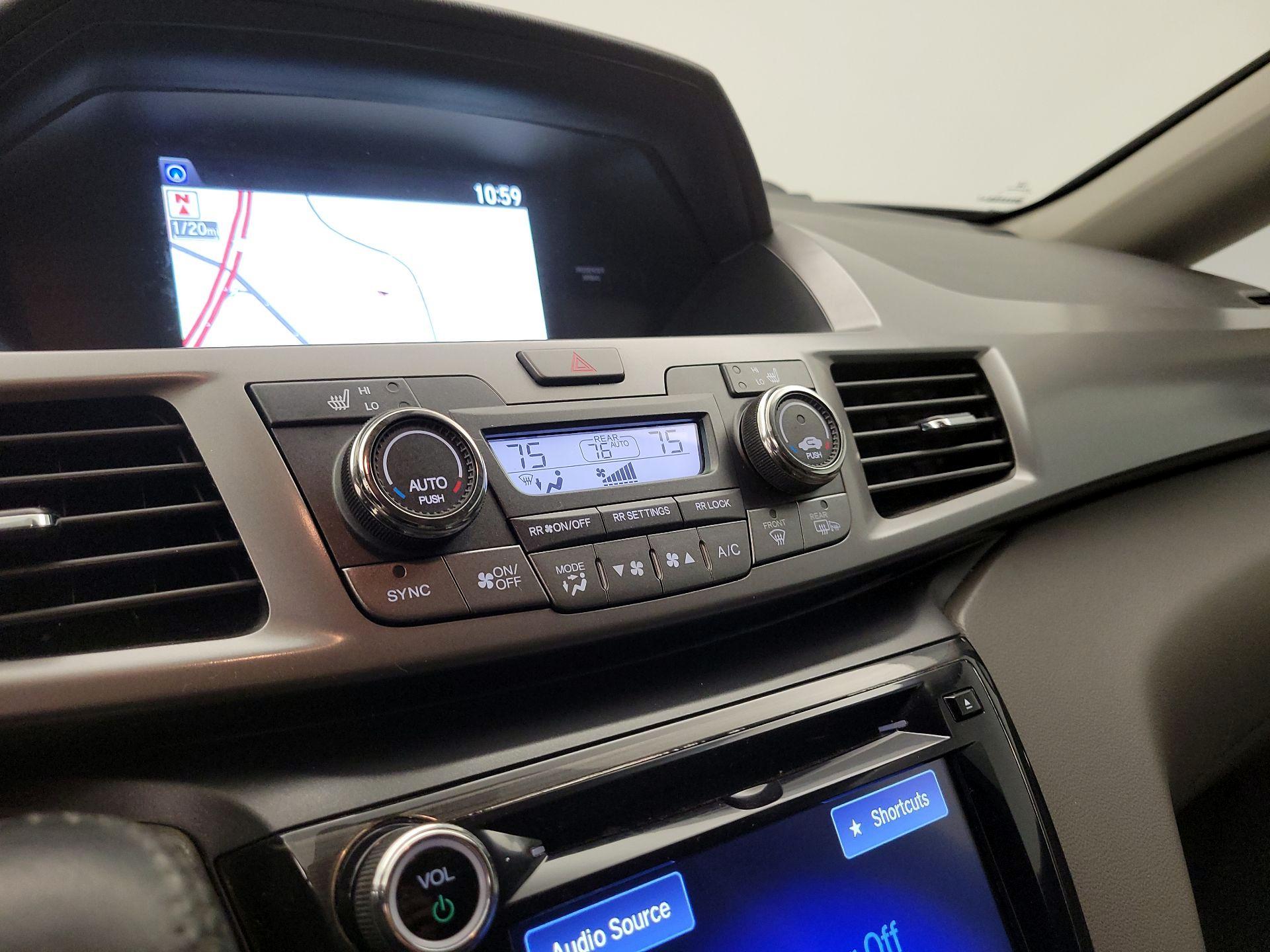 Thumbnail: 2015 Honda Odyssey - 16