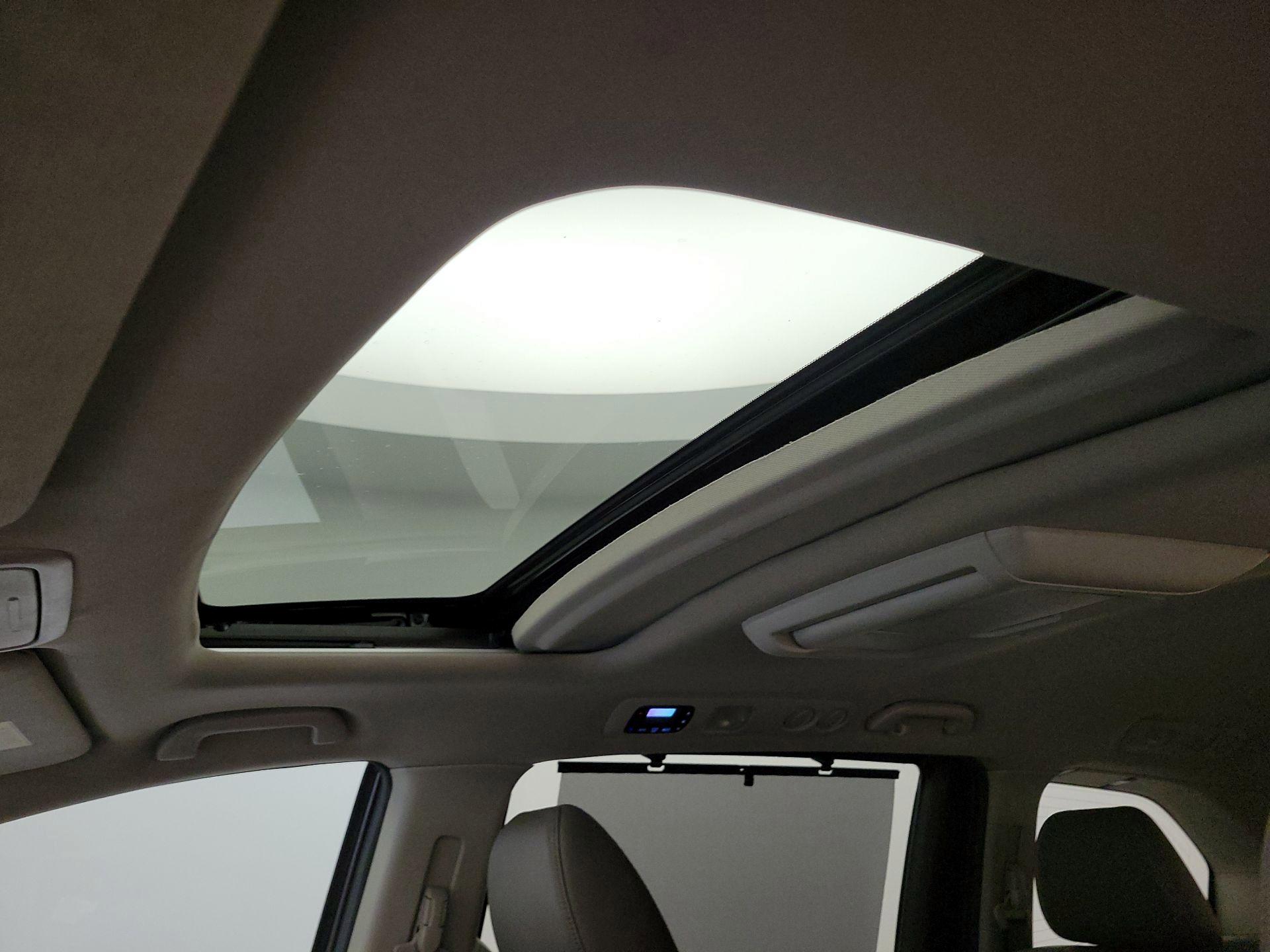 Thumbnail: 2015 Honda Odyssey - 19