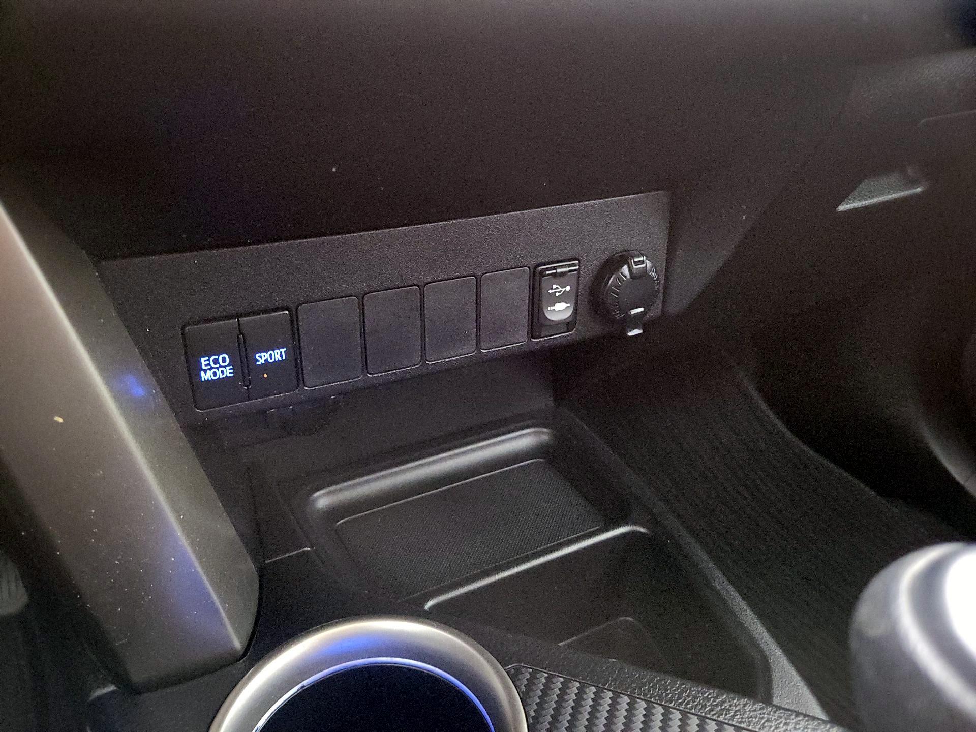 Thumbnail: 2014 Toyota RAV4 - 18