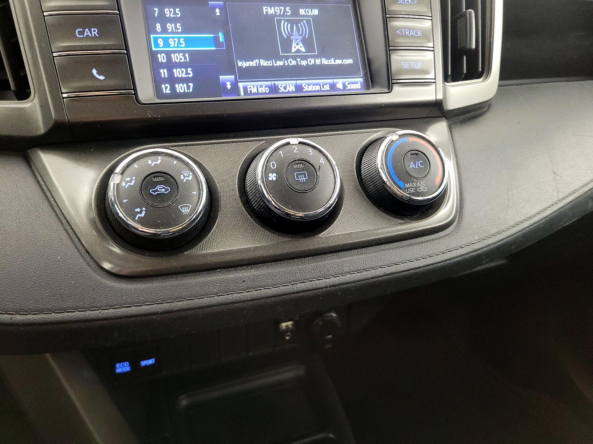 Thumbnail: 2014 Toyota RAV4 - 16