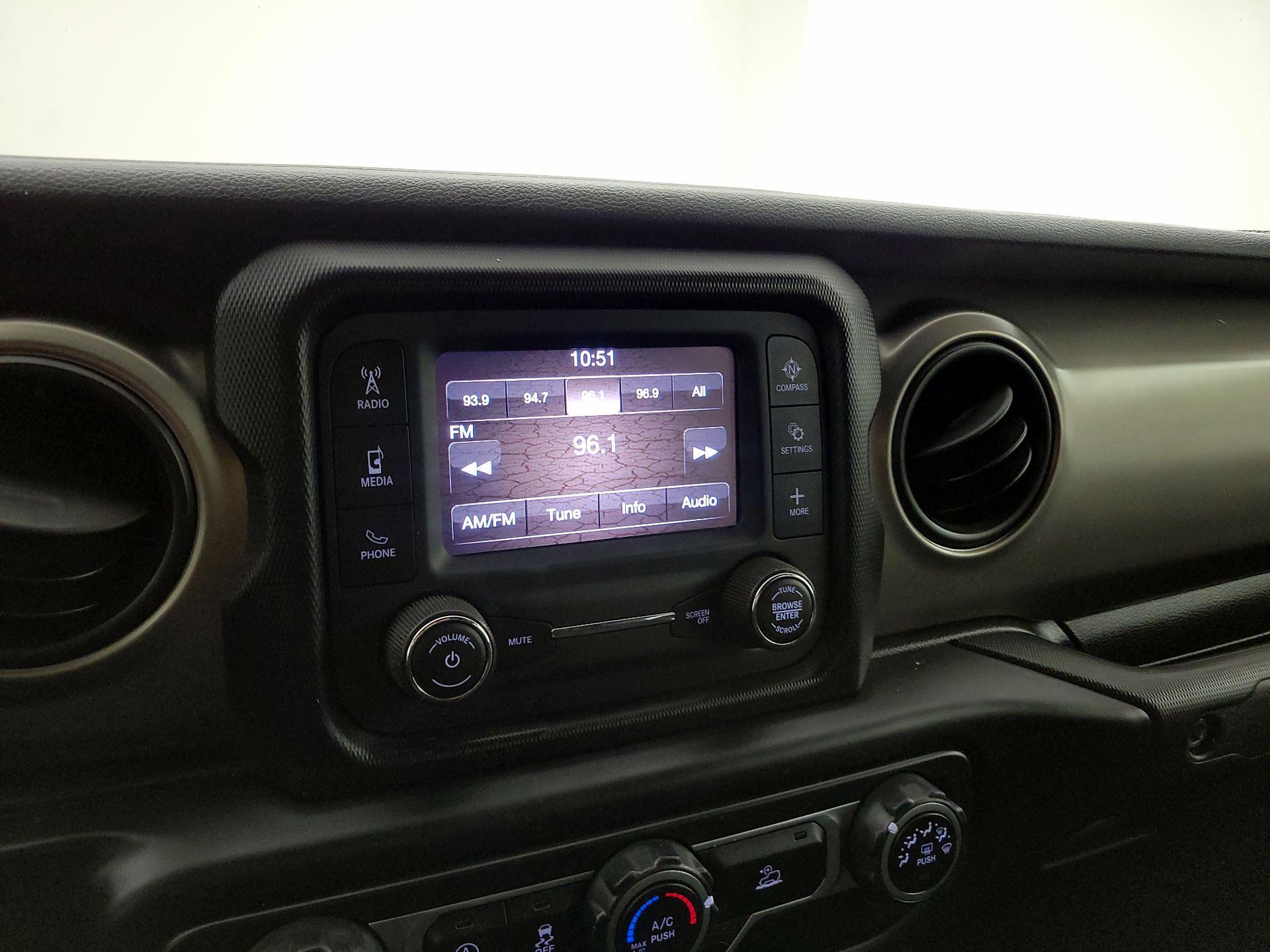 Thumbnail: 2020 Jeep Gladiator - 15