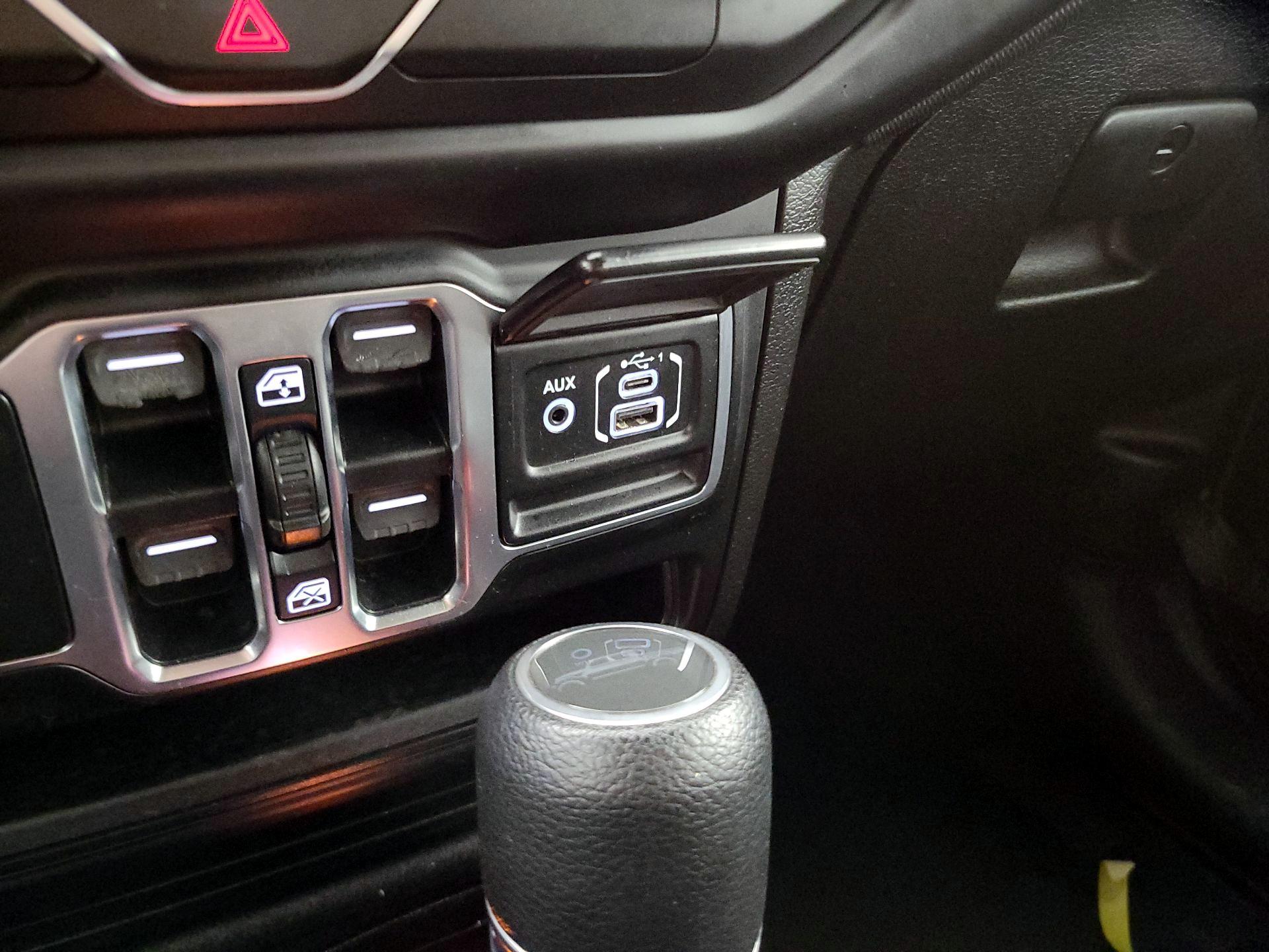 Thumbnail: 2020 Jeep Gladiator - 18