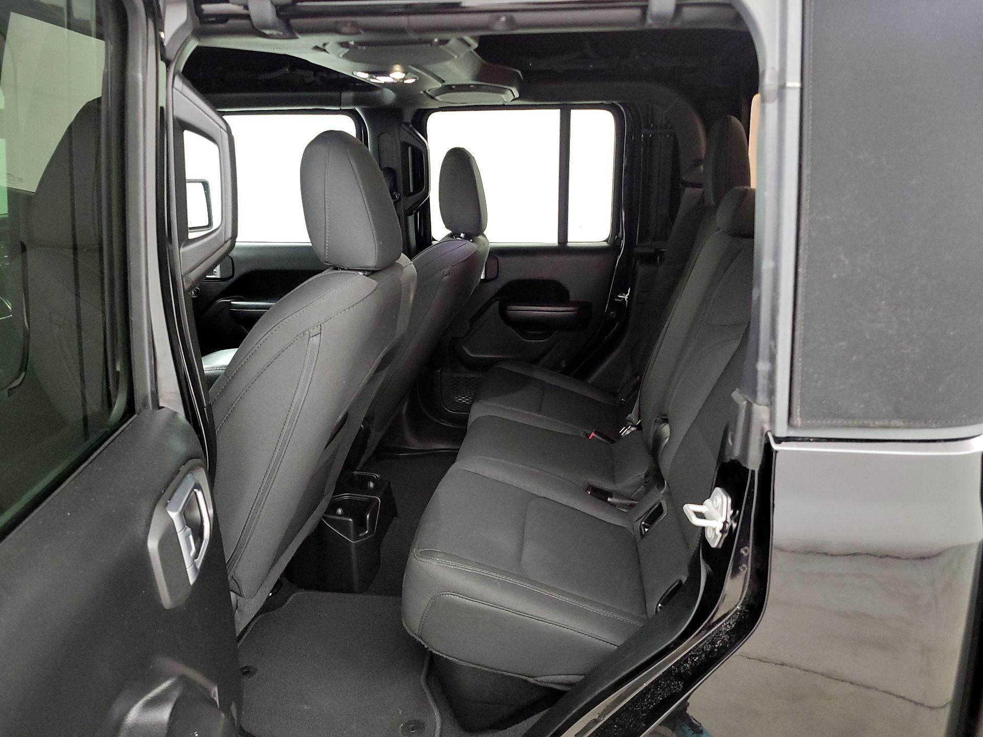 Thumbnail: 2020 Jeep Gladiator - 19