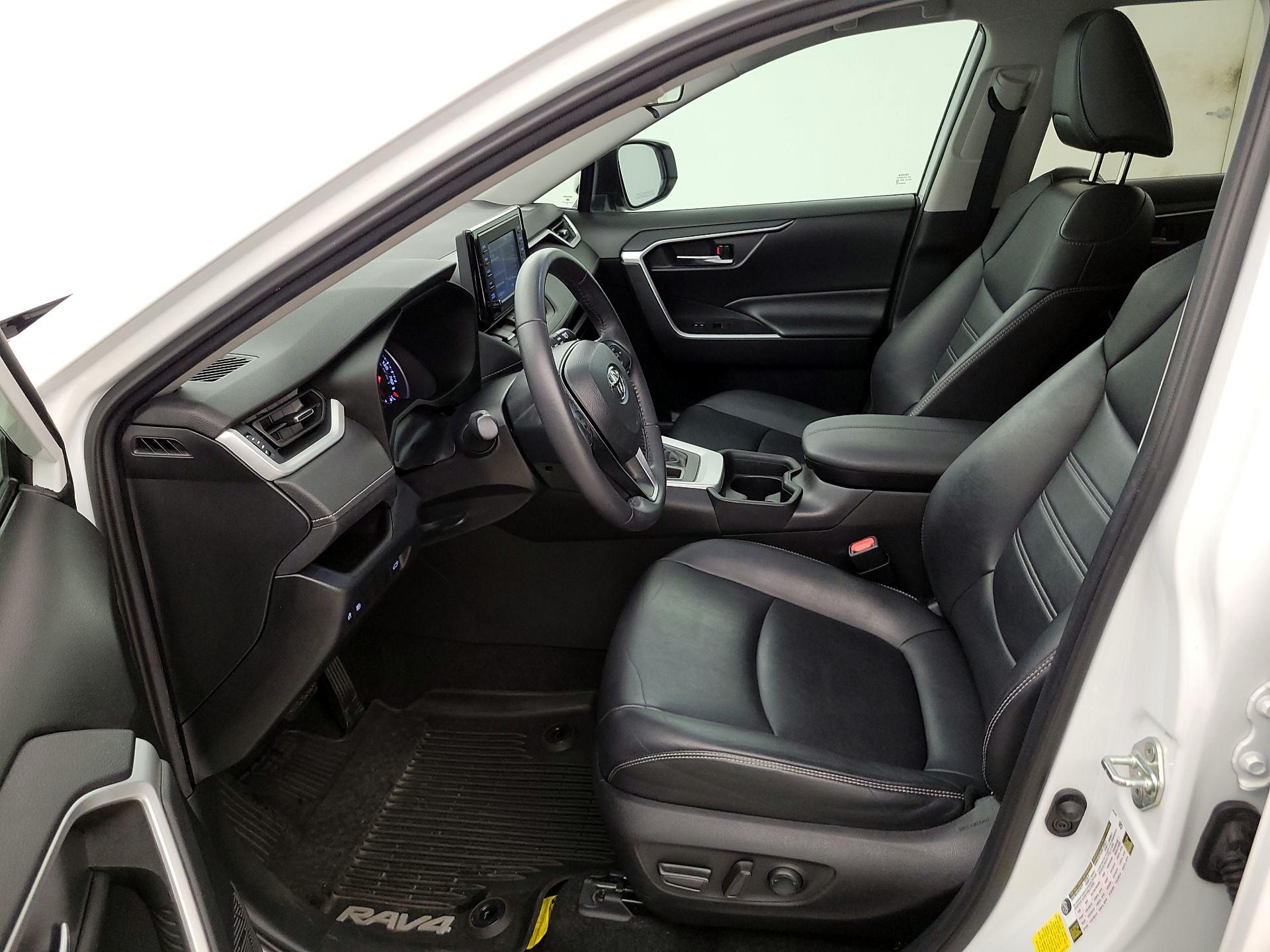 Thumbnail: 2020 Toyota RAV4 - 11