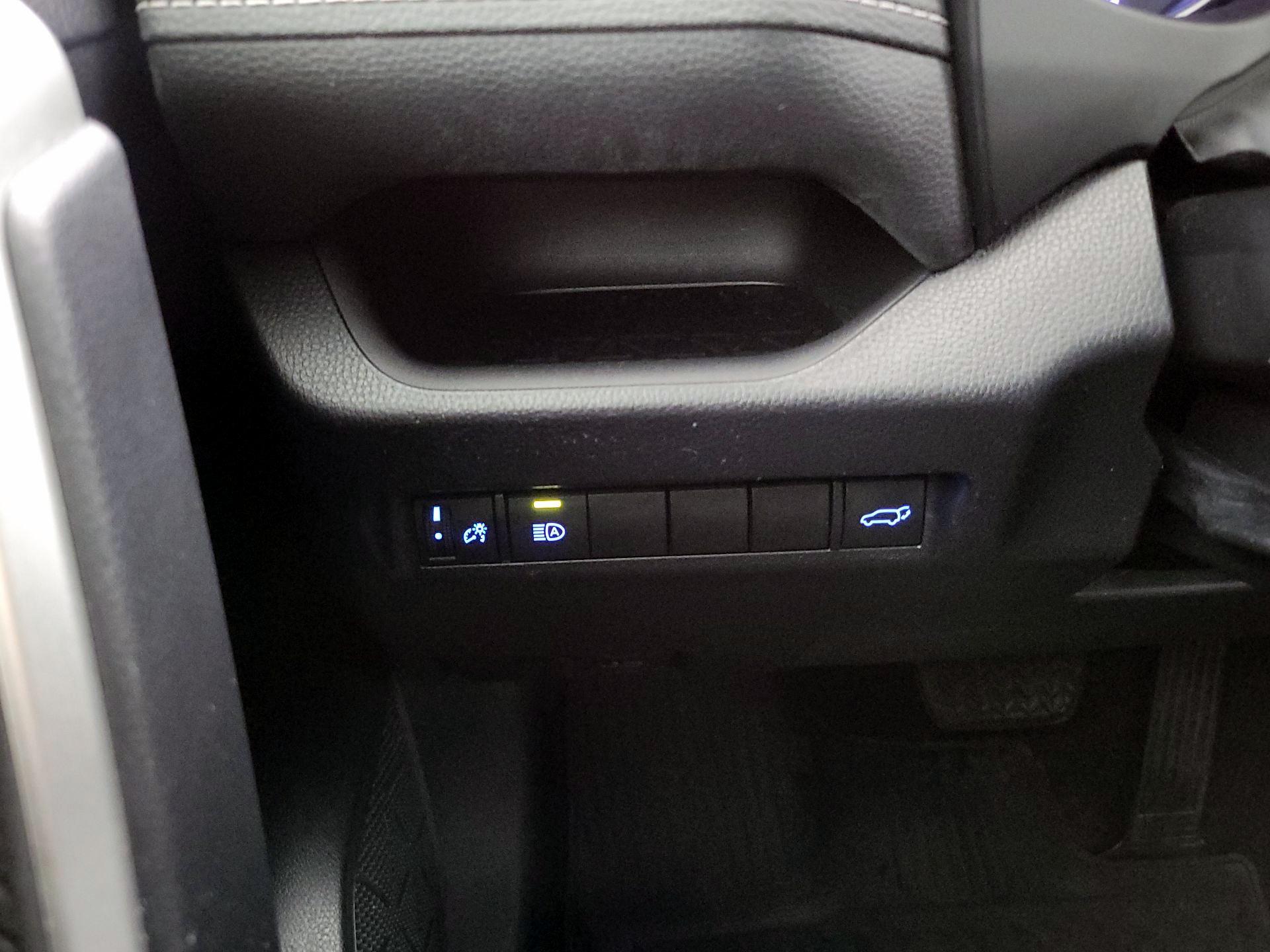 Thumbnail: 2020 Toyota RAV4 - 13