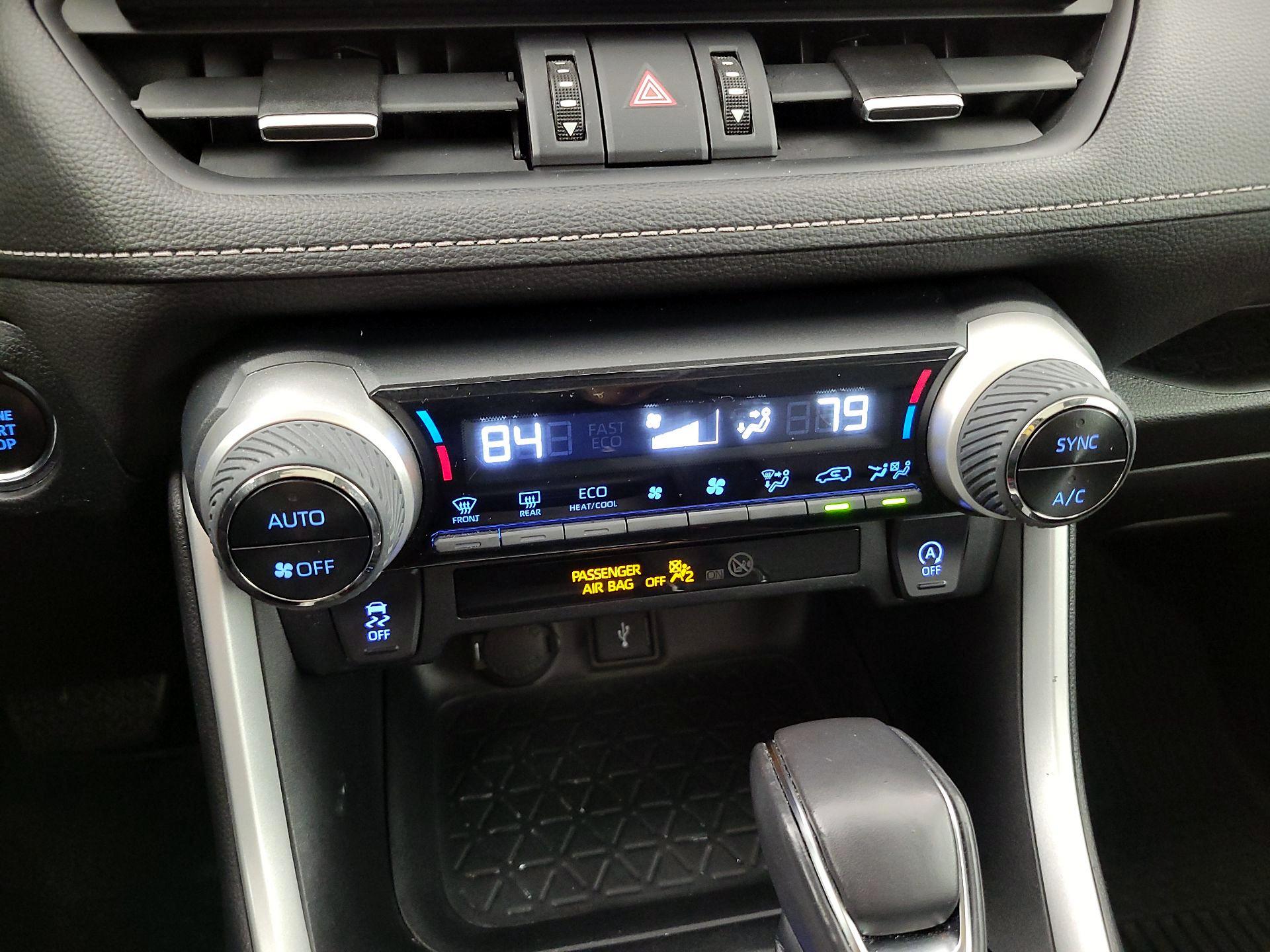 Thumbnail: 2020 Toyota RAV4 - 16