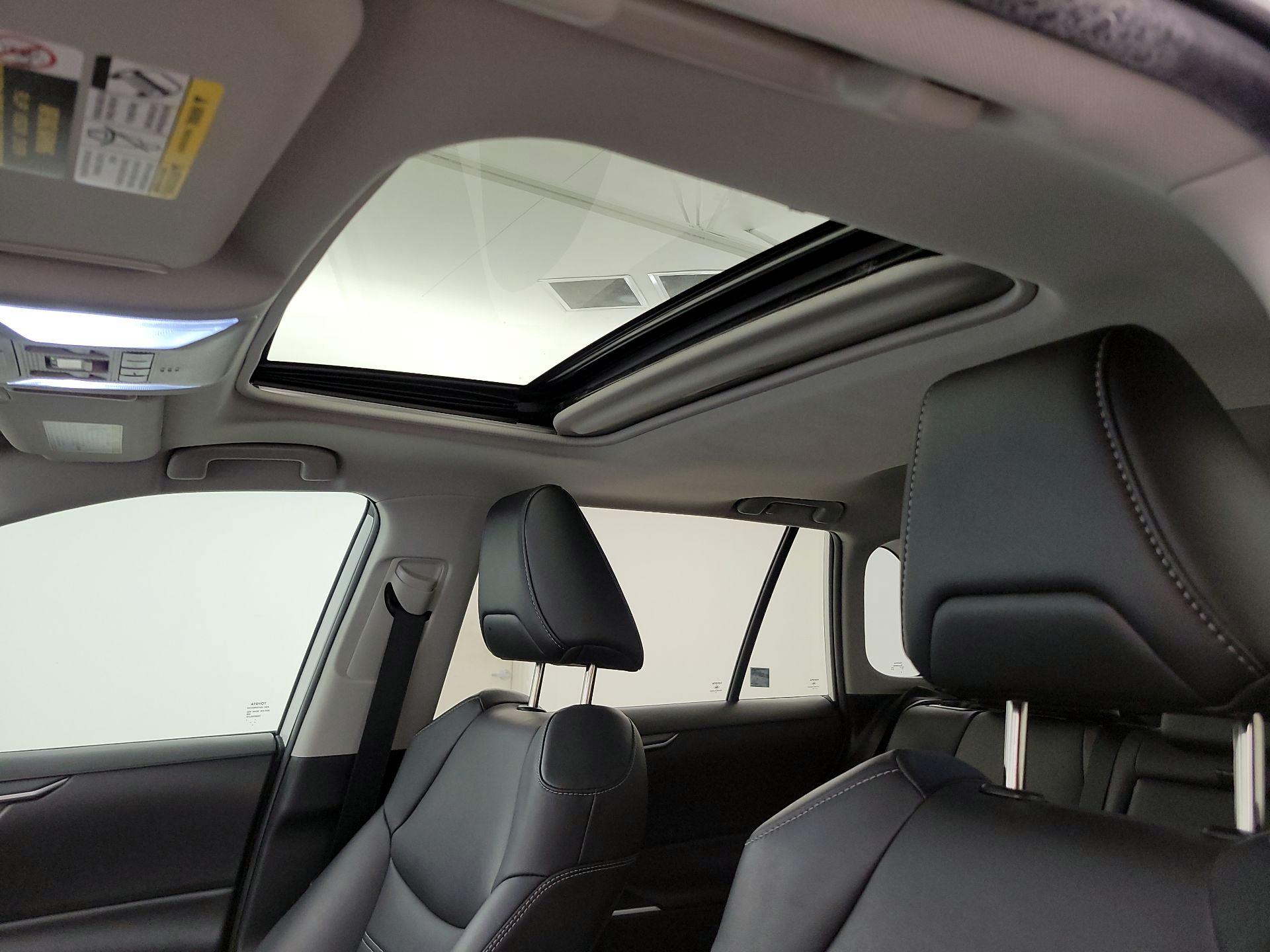 Thumbnail: 2020 Toyota RAV4 - 19