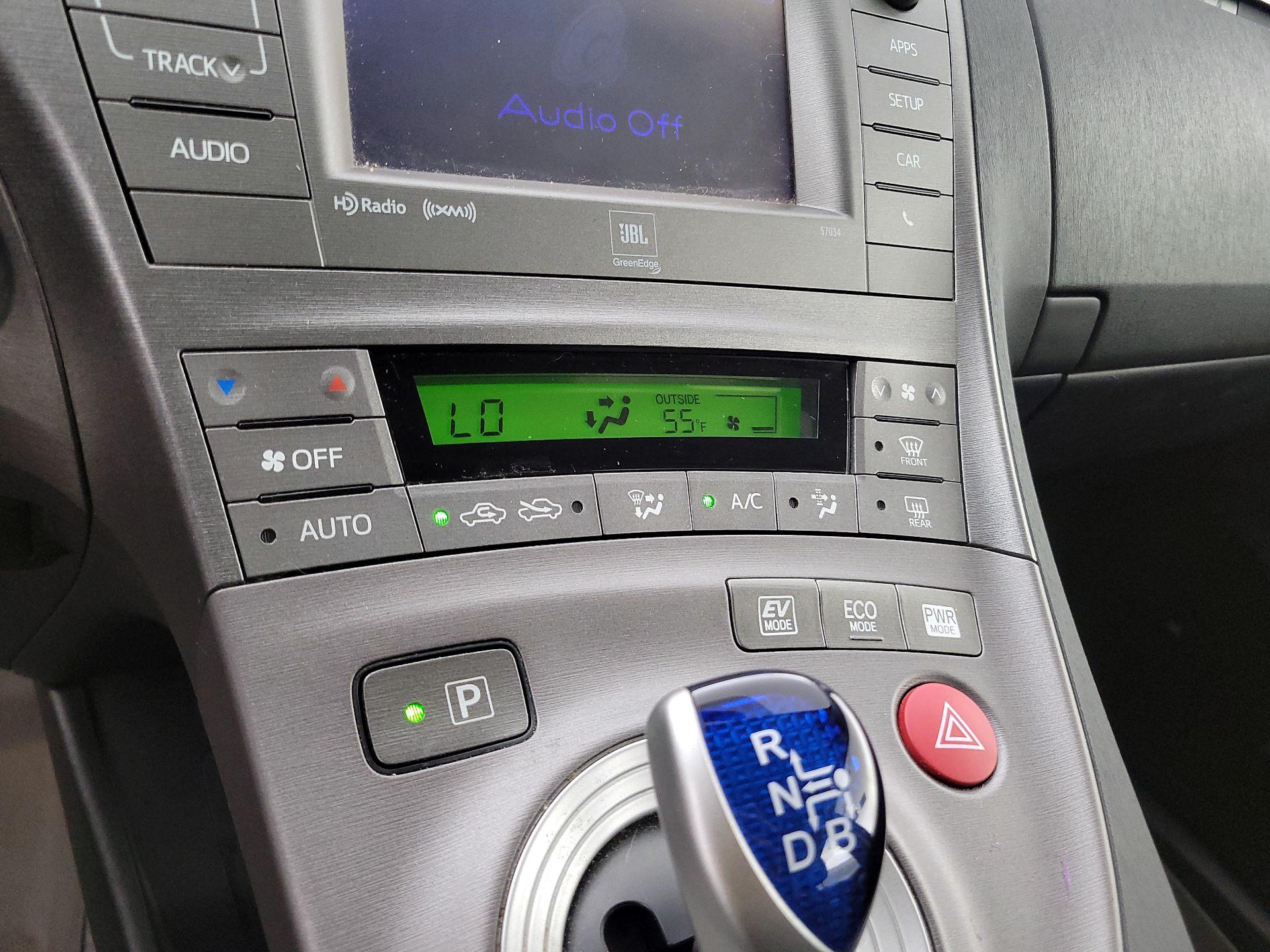 Thumbnail: 2015 Toyota Prius - 16