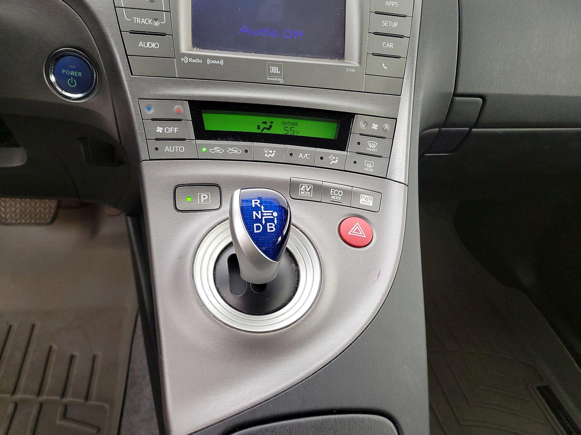 Thumbnail: 2015 Toyota Prius - 17