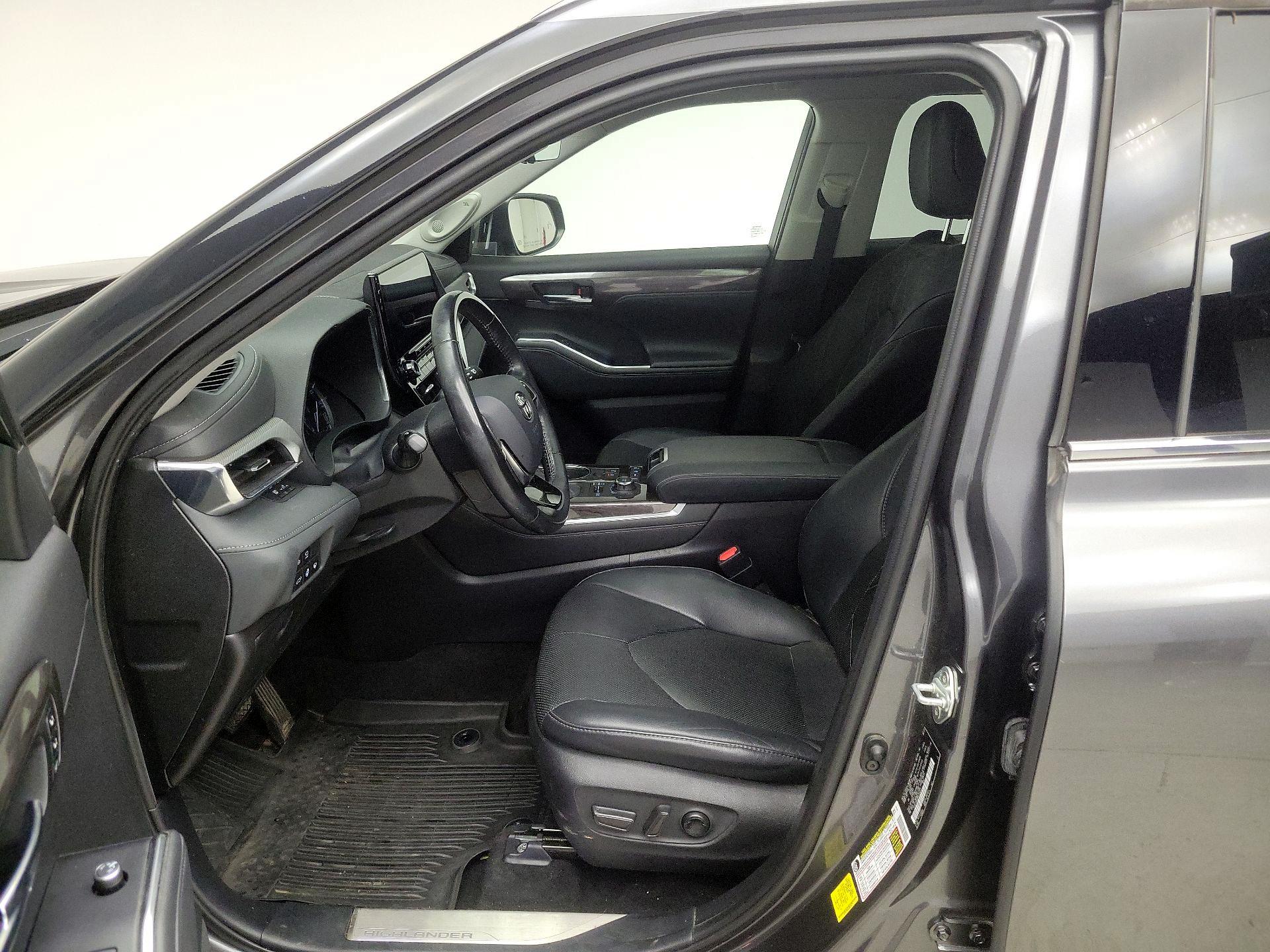 Thumbnail: 2021 Toyota Highlander - 11