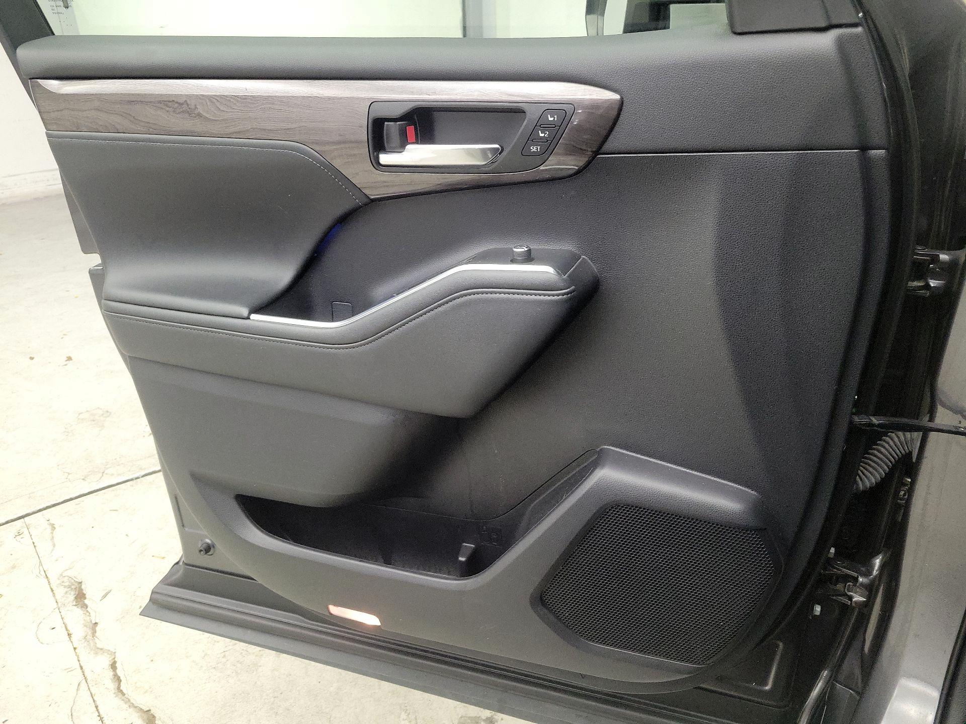 Thumbnail: 2021 Toyota Highlander - 12