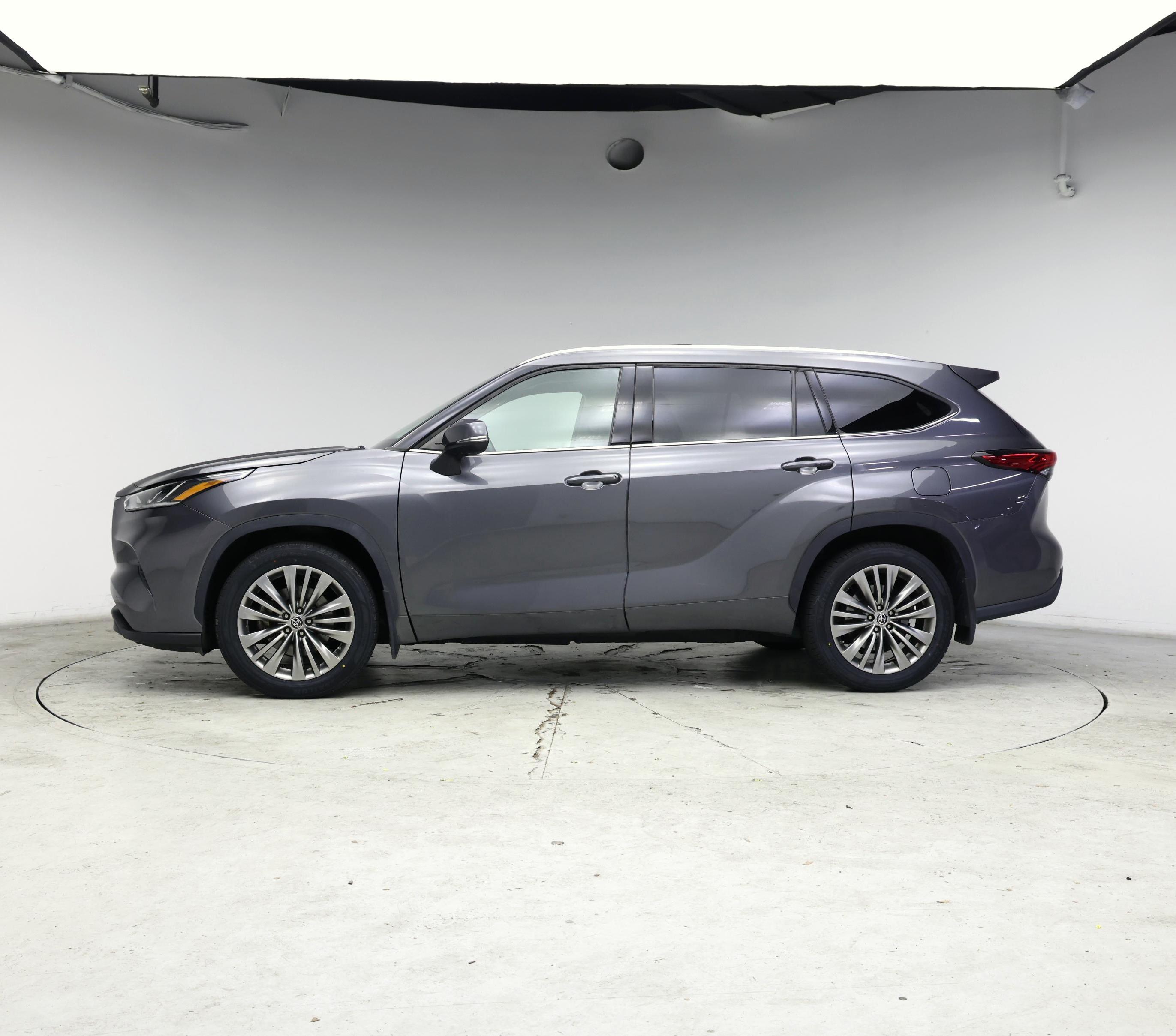 Thumbnail: 2021 Toyota Highlander - 3