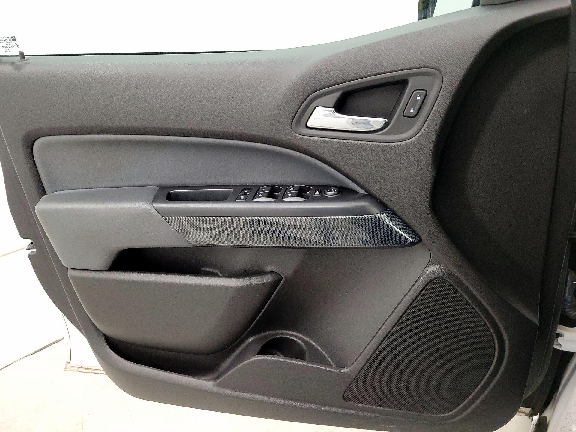 Thumbnail: 2015 Chevrolet Colorado - 12