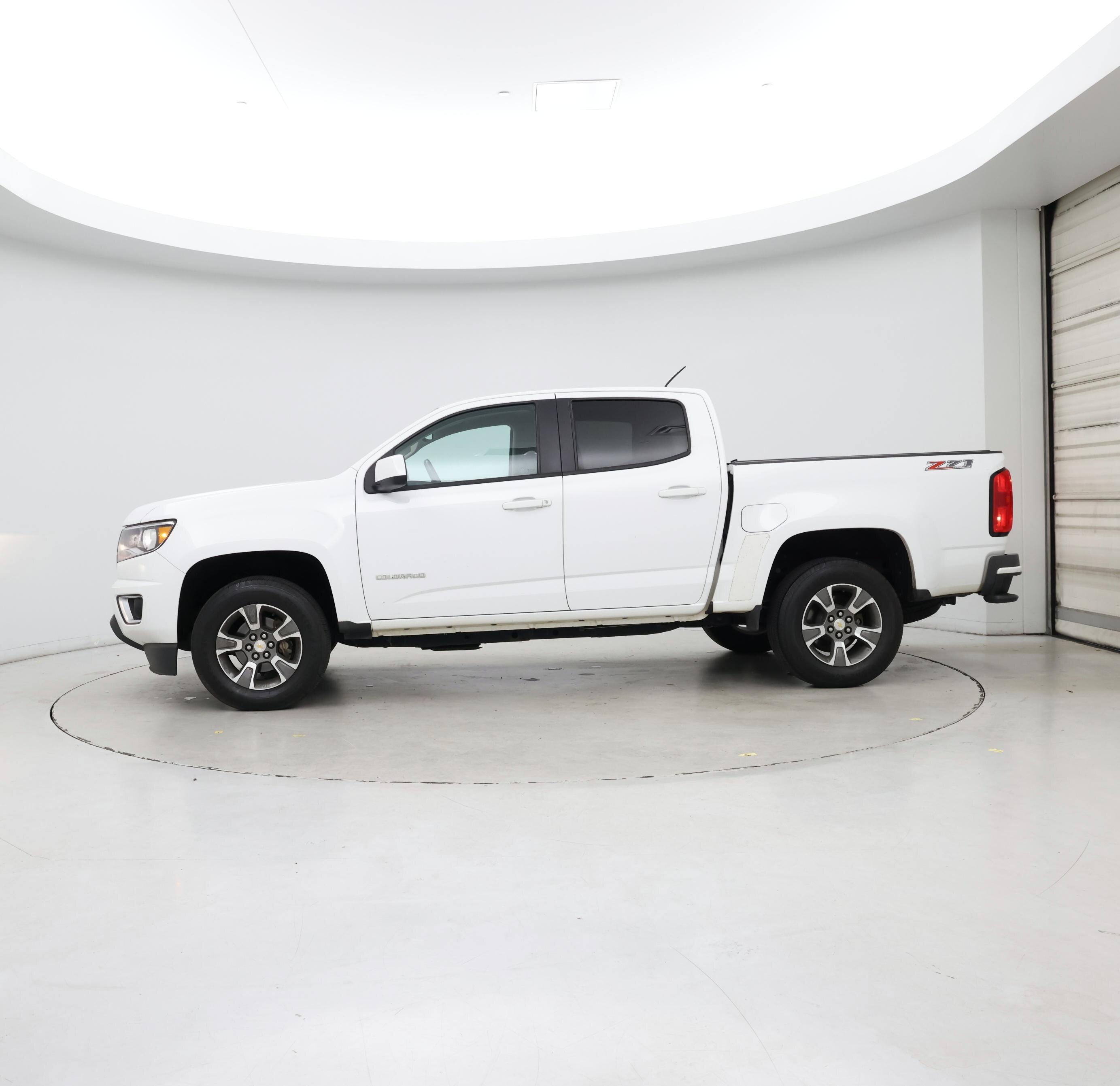 Thumbnail: 2015 Chevrolet Colorado - 3