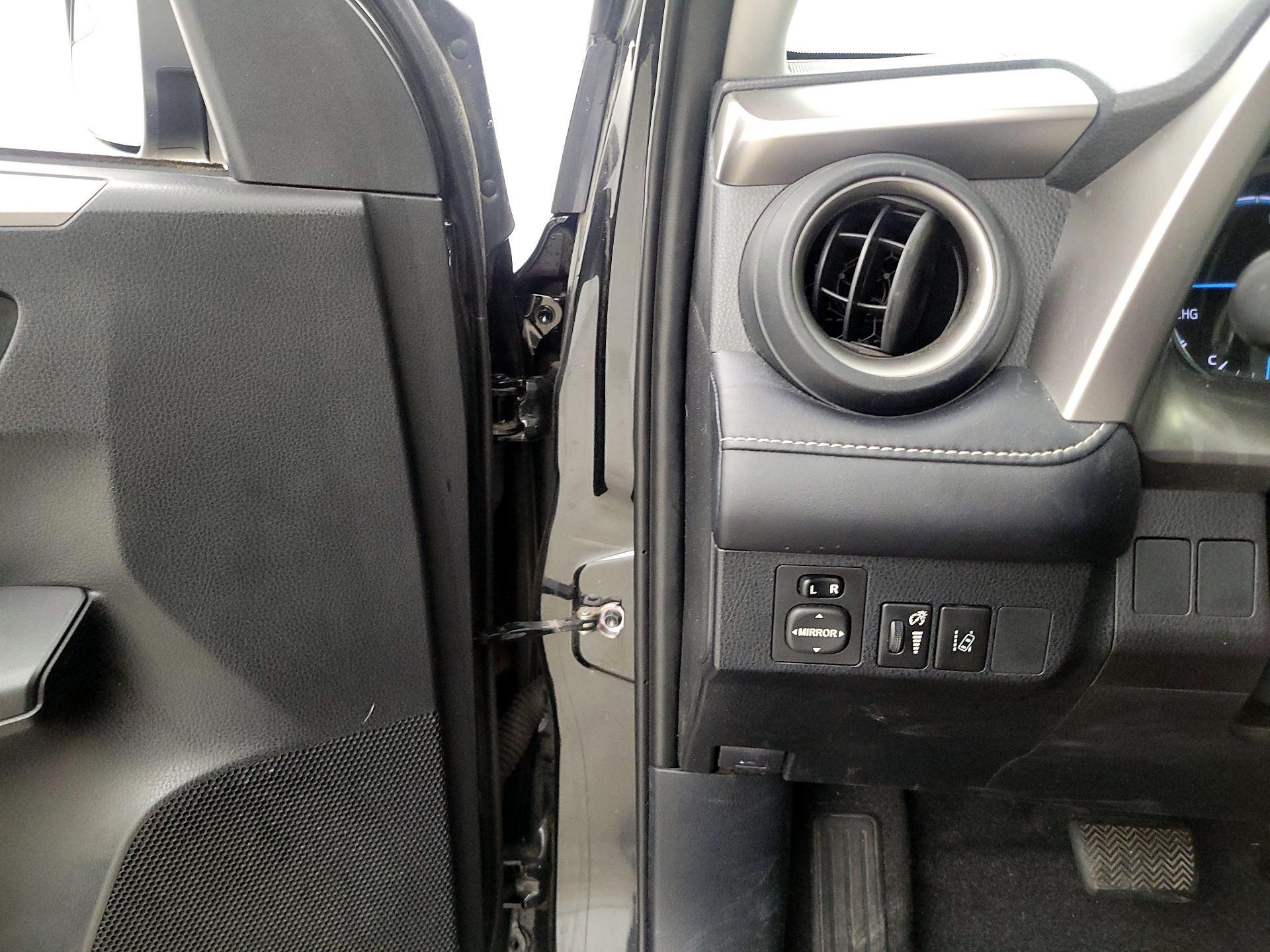 Thumbnail: 2018 Toyota RAV4 - 13