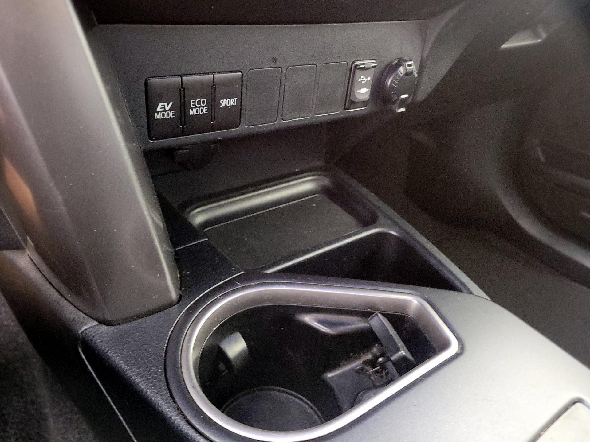 Thumbnail: 2018 Toyota RAV4 - 18