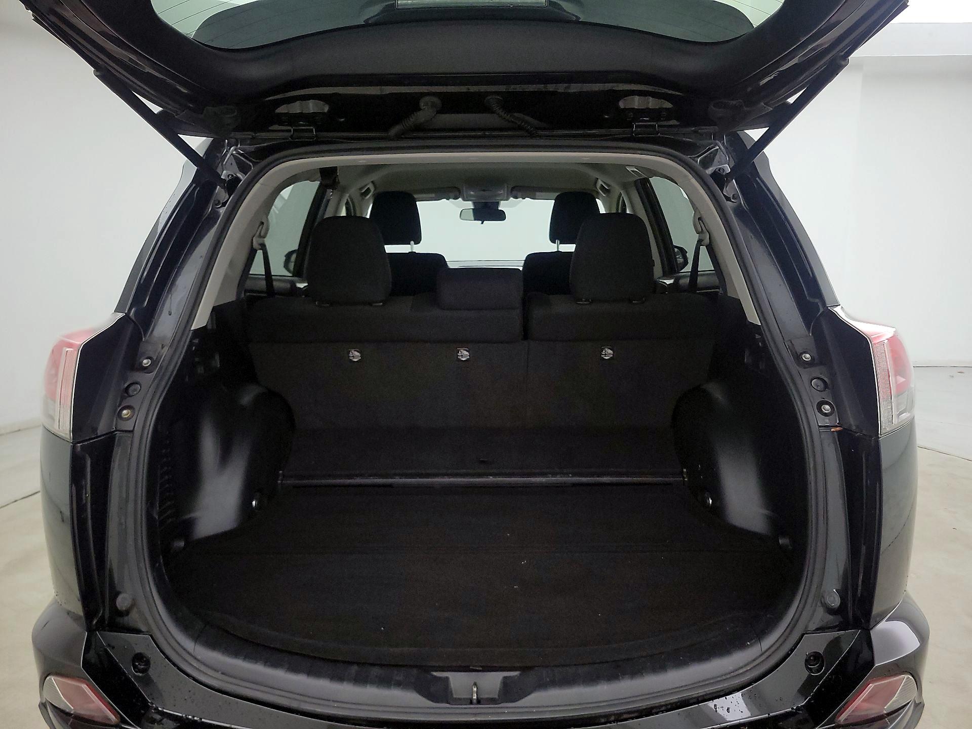 Thumbnail: 2018 Toyota RAV4 - 20