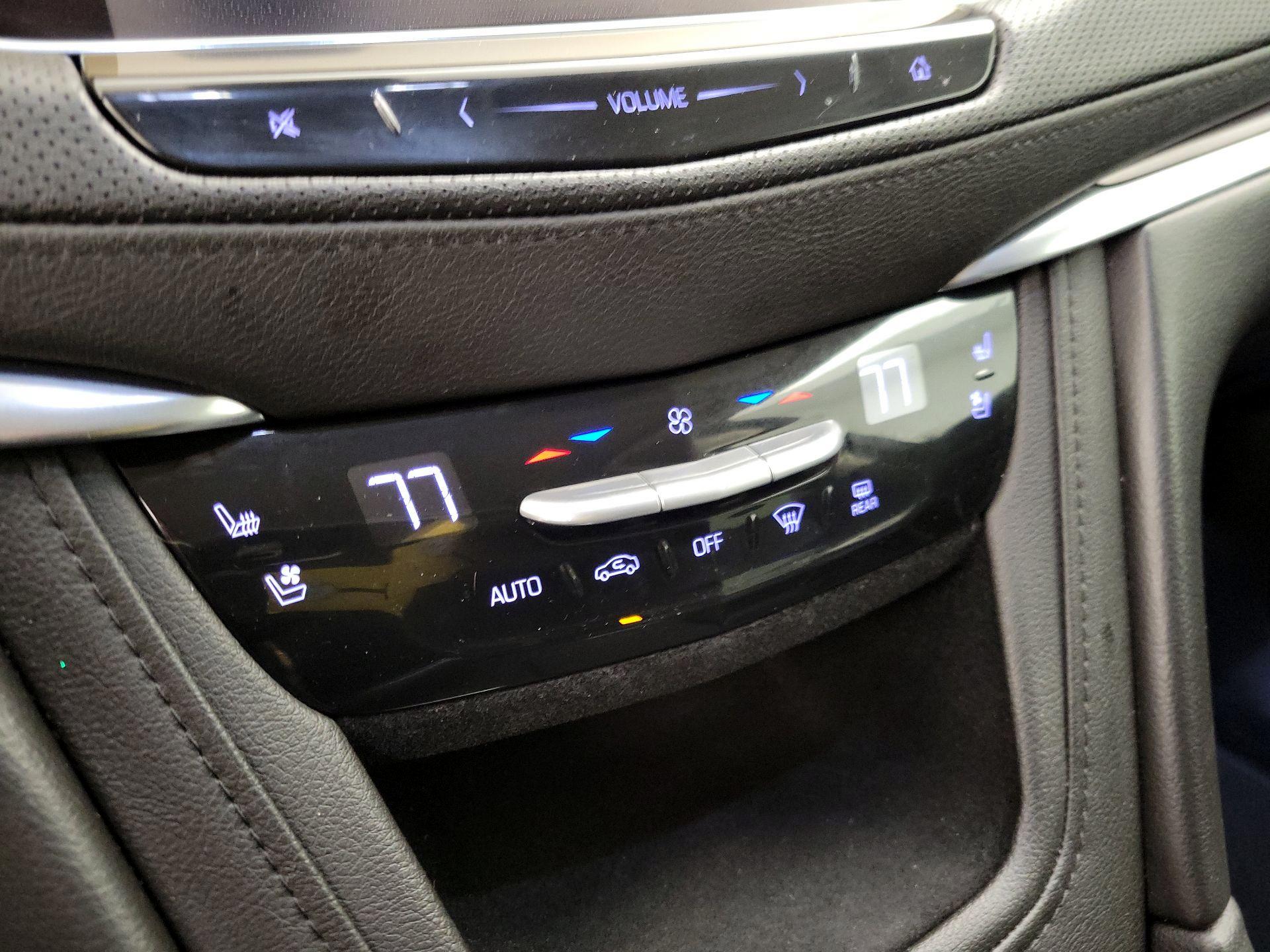 Thumbnail: 2018 Cadillac XT5 - 17