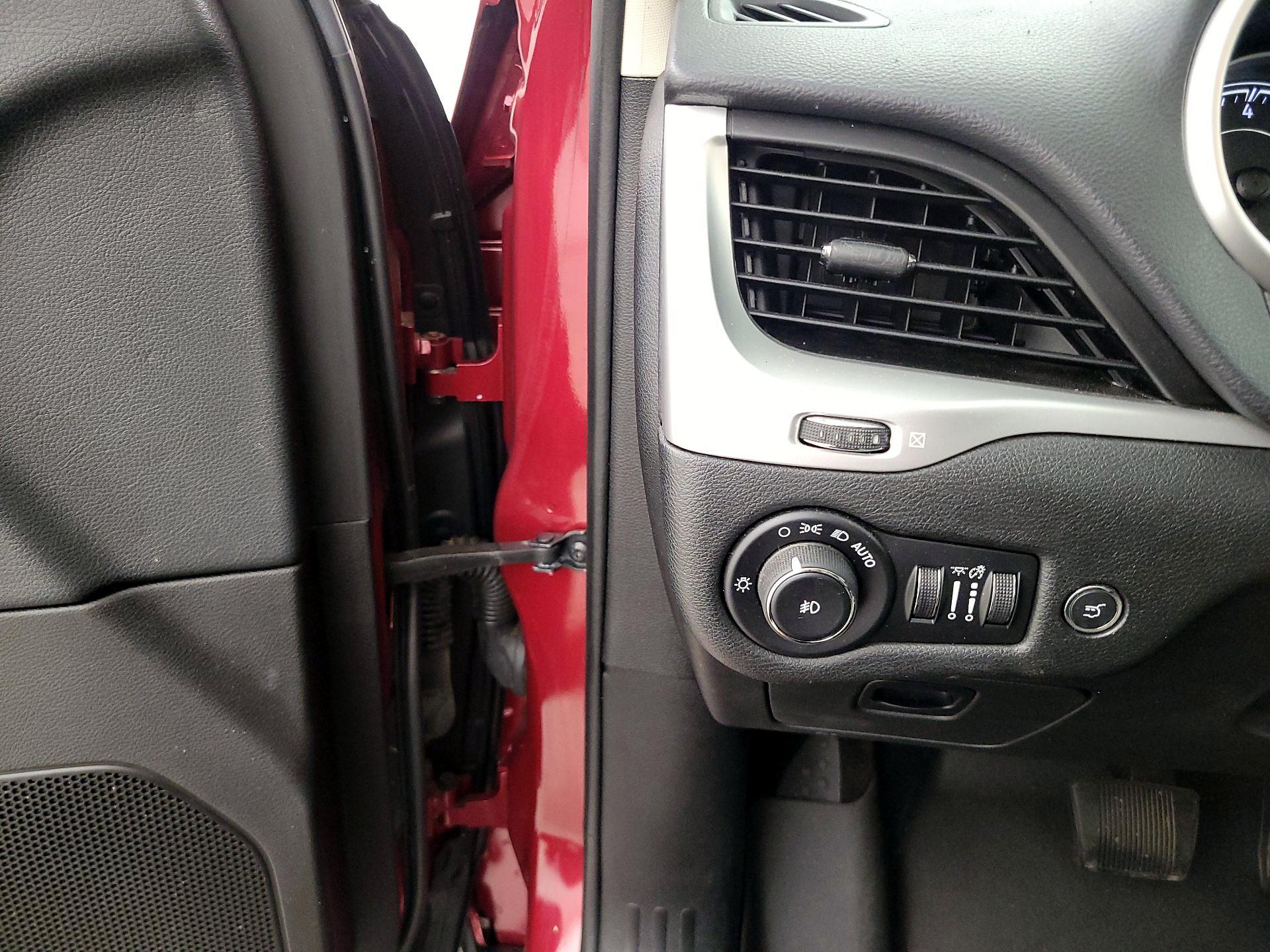 Thumbnail: 2015 Jeep Cherokee - 13