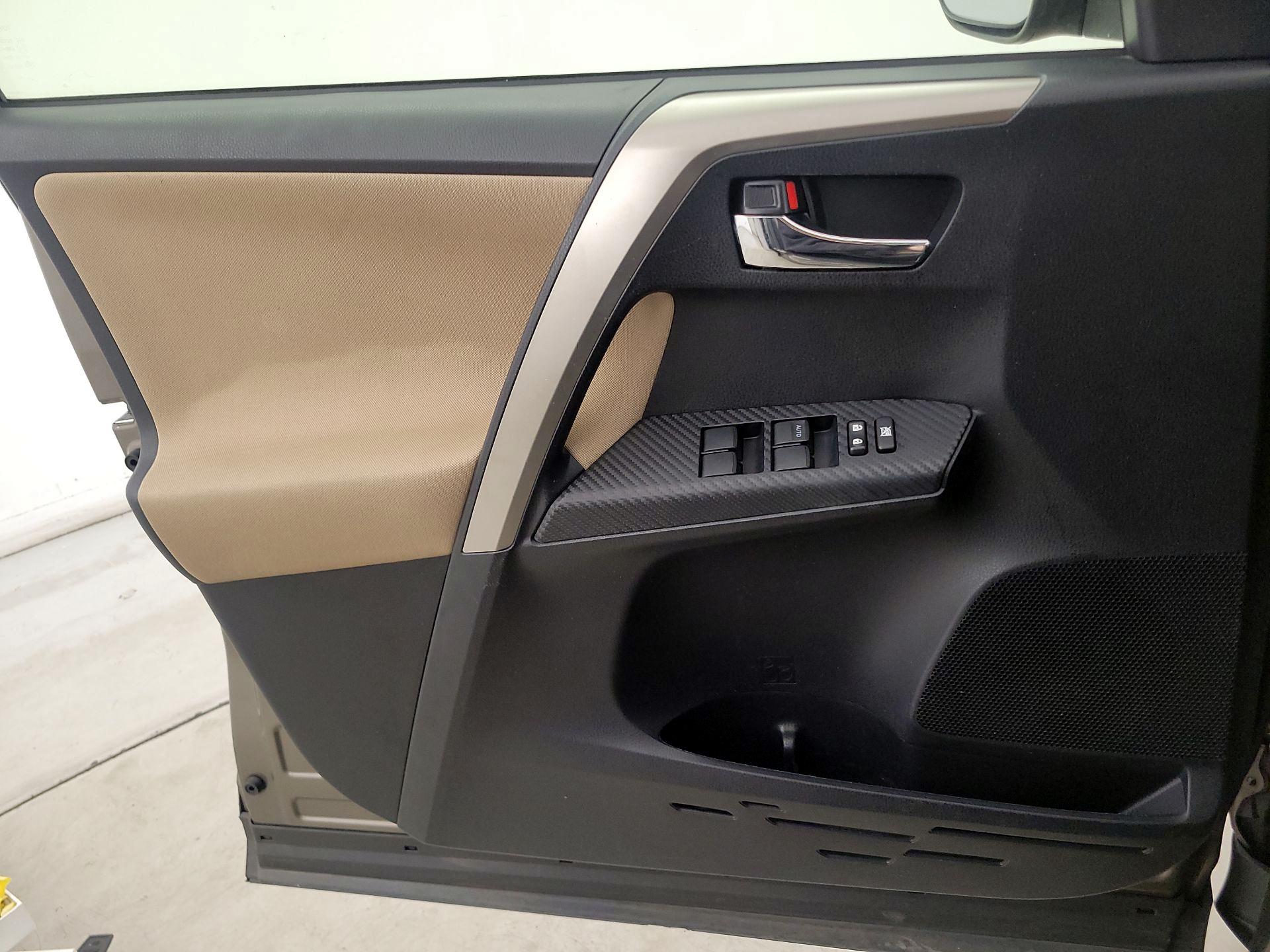 Thumbnail: 2015 Toyota RAV4 - 12