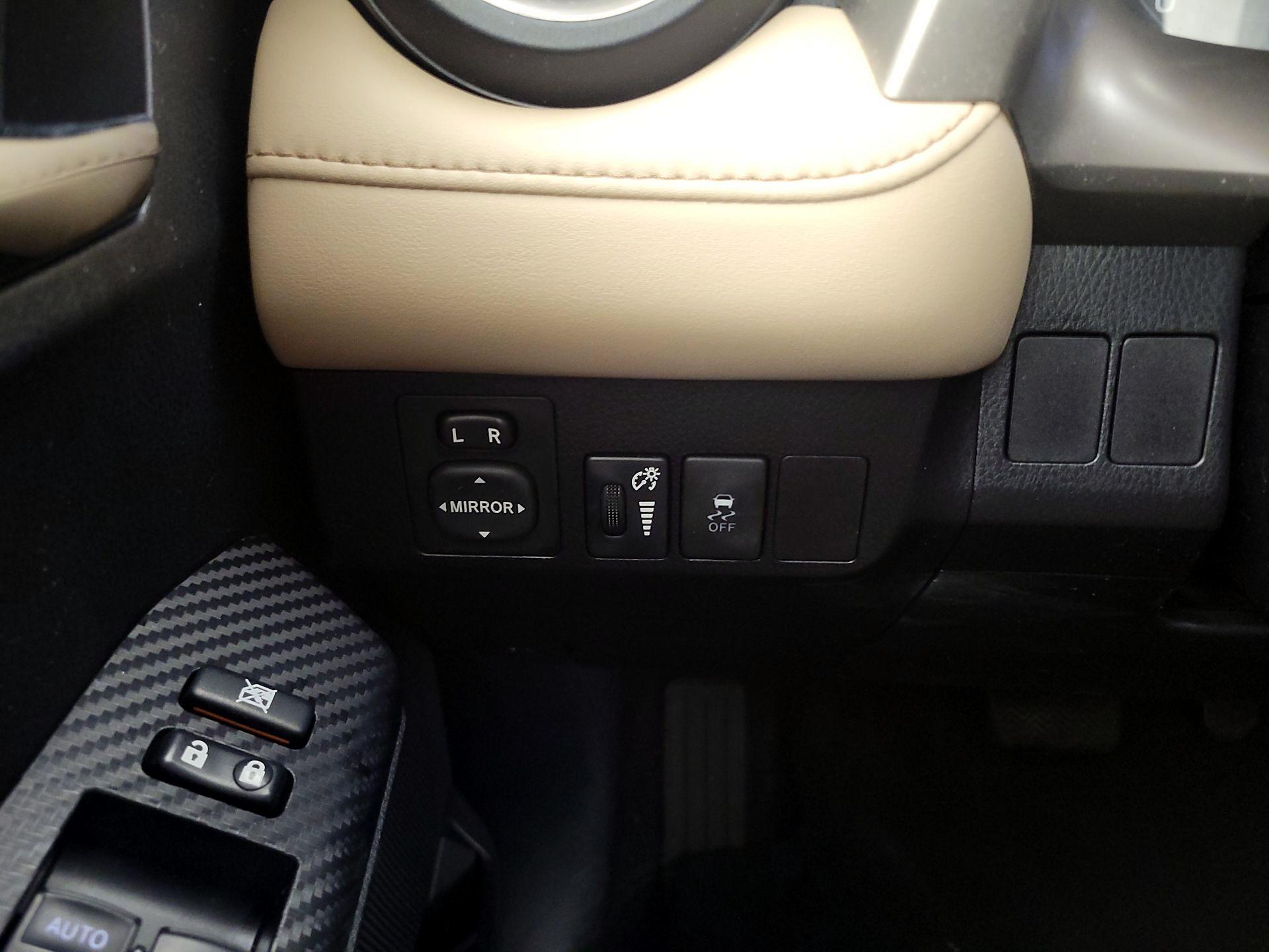 Thumbnail: 2015 Toyota RAV4 - 13