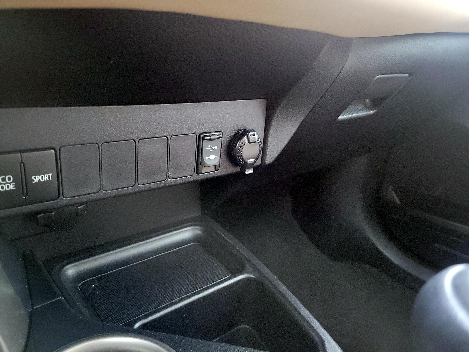 Thumbnail: 2015 Toyota RAV4 - 19