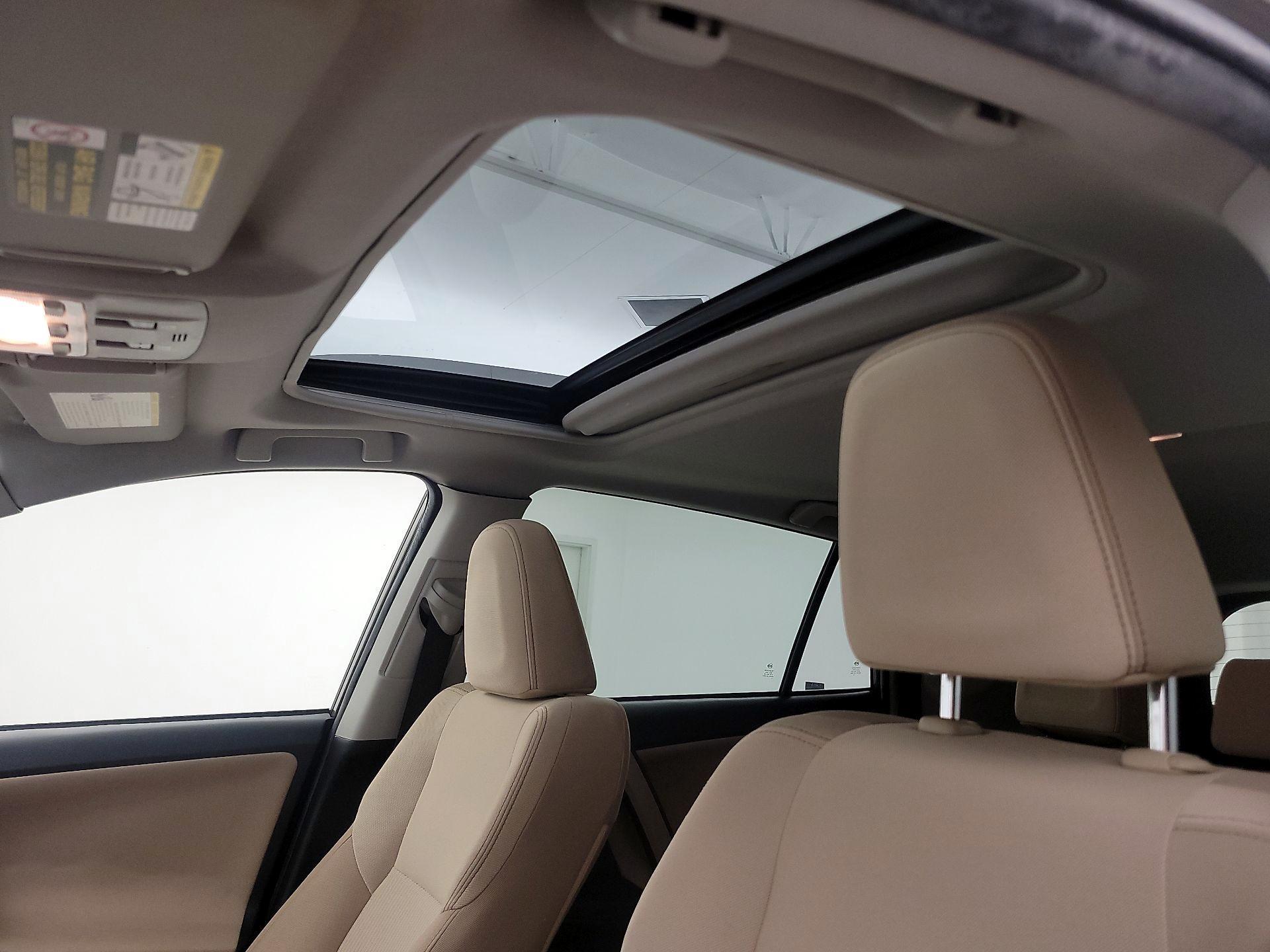 Thumbnail: 2015 Toyota RAV4 - 20