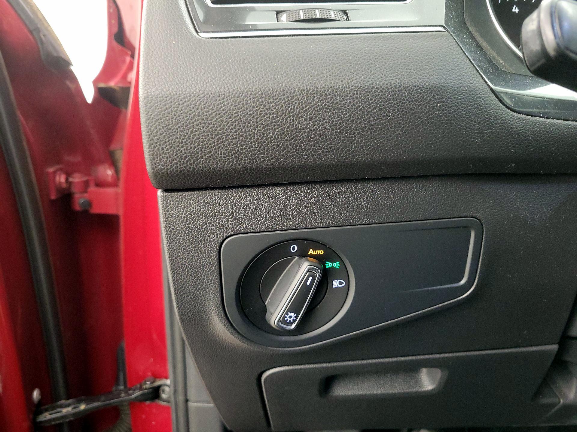 Thumbnail: 2018 Volkswagen Tiguan - 13