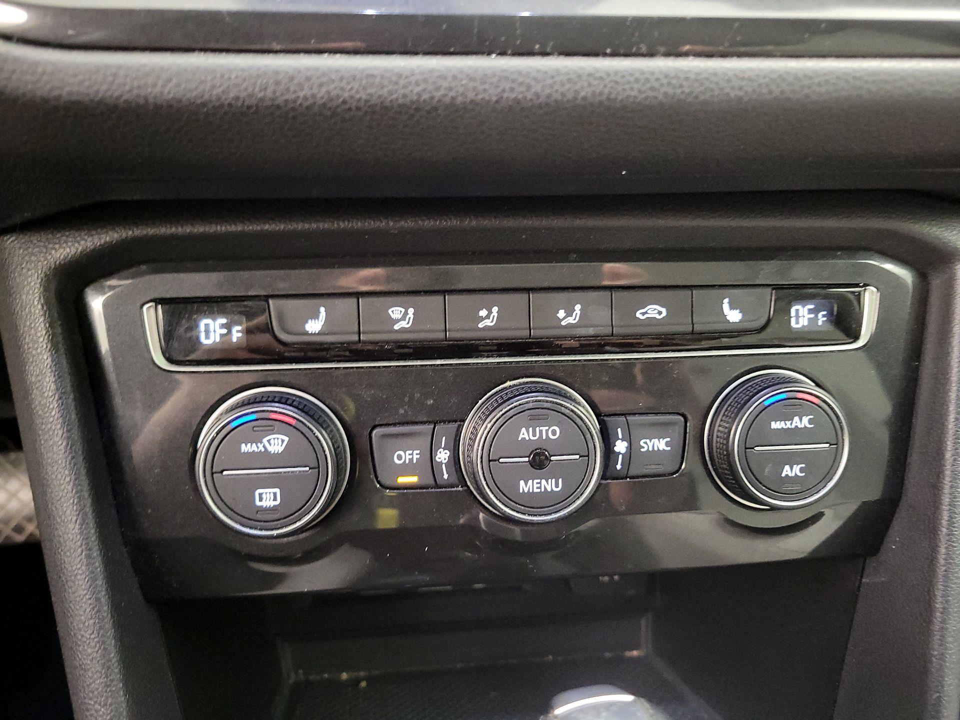 Thumbnail: 2018 Volkswagen Tiguan - 16