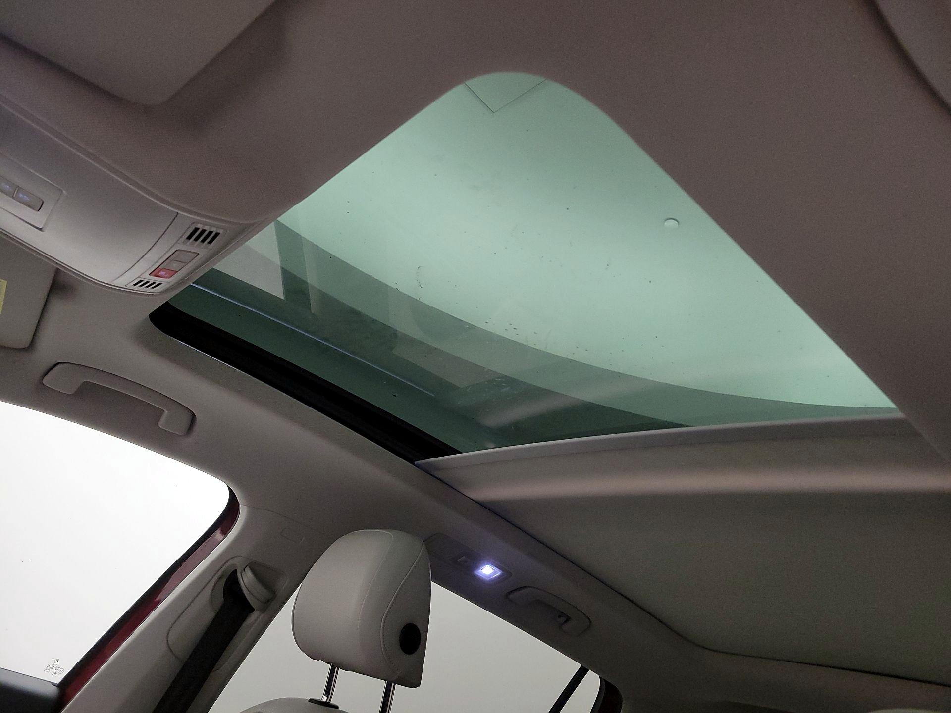 Thumbnail: 2018 Volkswagen Tiguan - 18