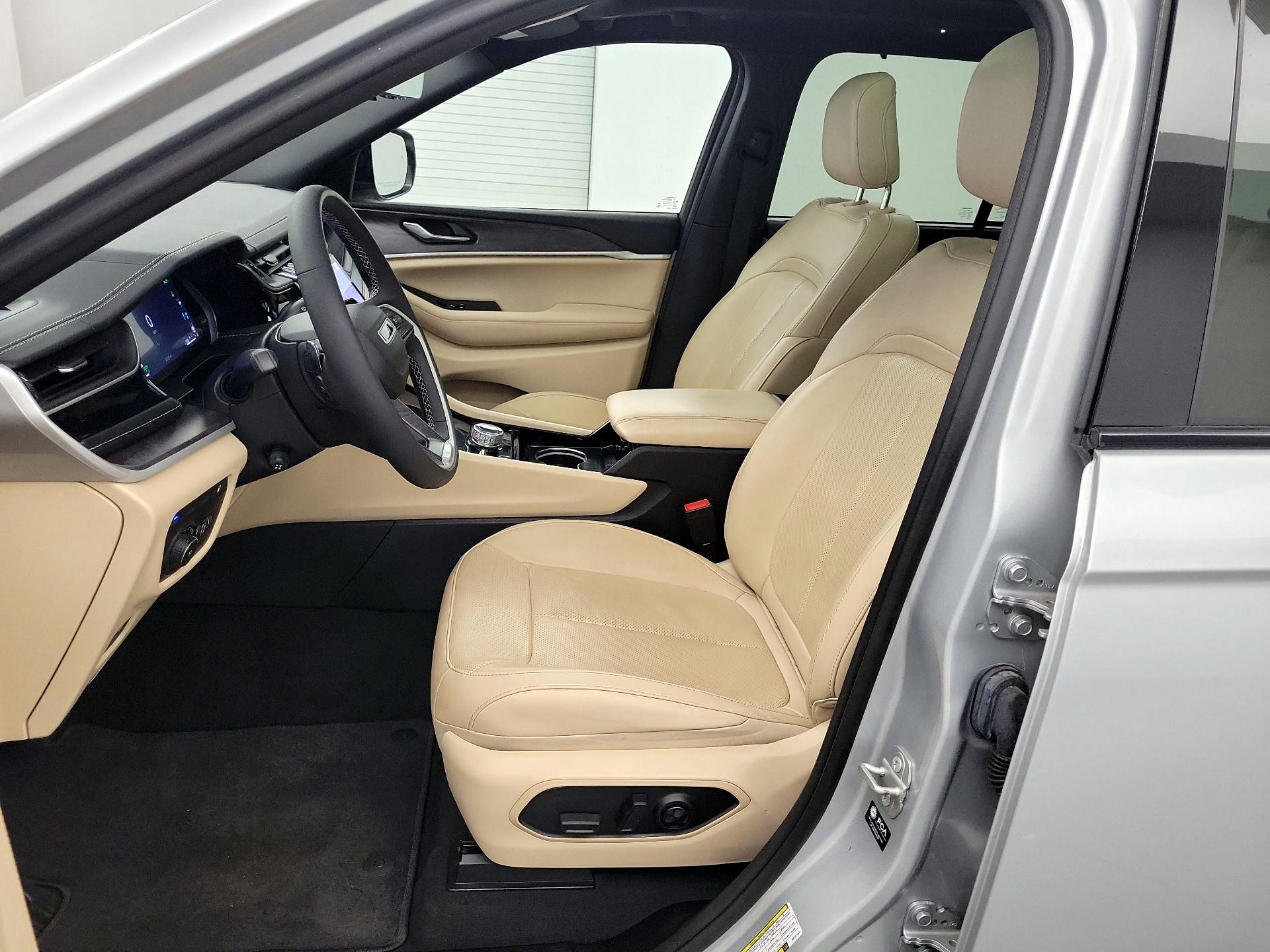 Thumbnail: 2022 Jeep Grand Cherokee - 9