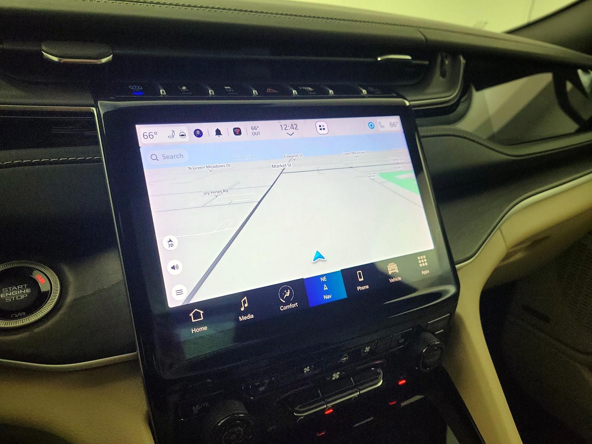 Thumbnail: 2022 Jeep Grand Cherokee - 12