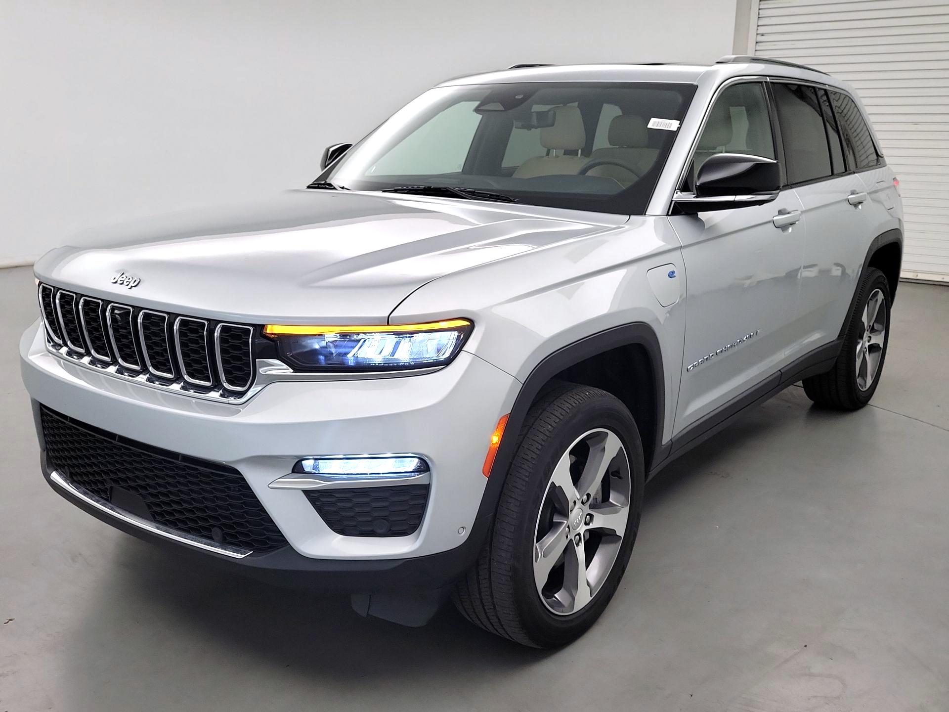 Thumbnail: 2022 Jeep Grand Cherokee - 3