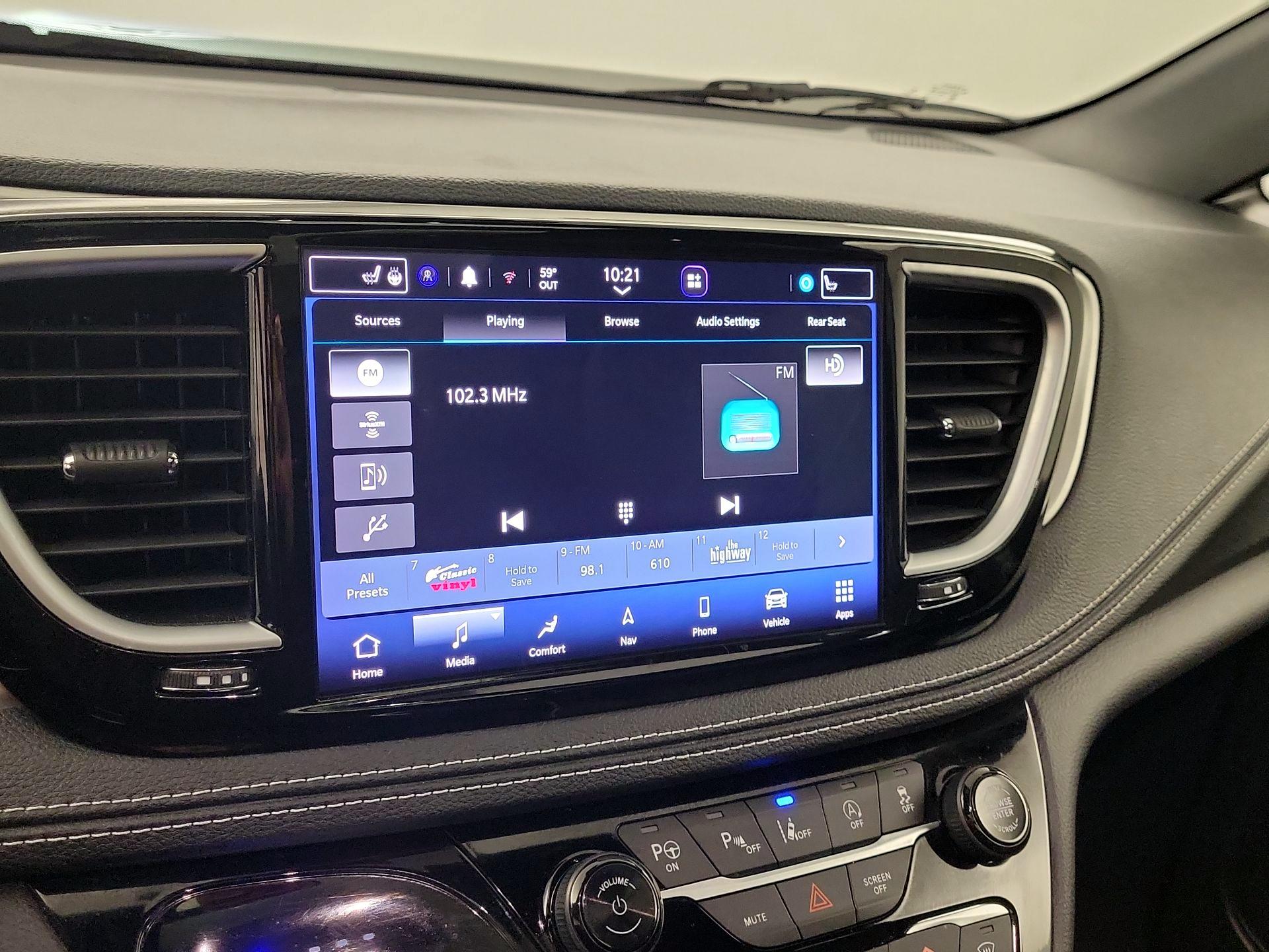 Thumbnail: 2023 Chrysler Pacifica - 14