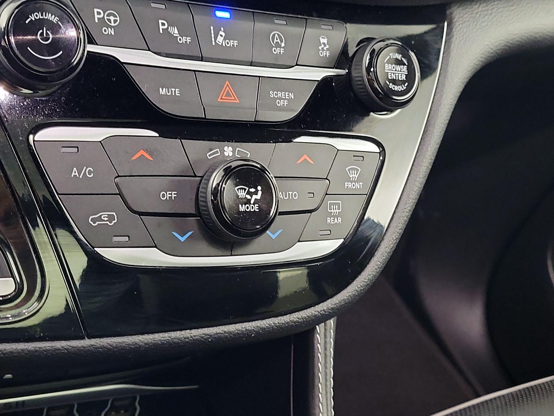 Thumbnail: 2023 Chrysler Pacifica - 15