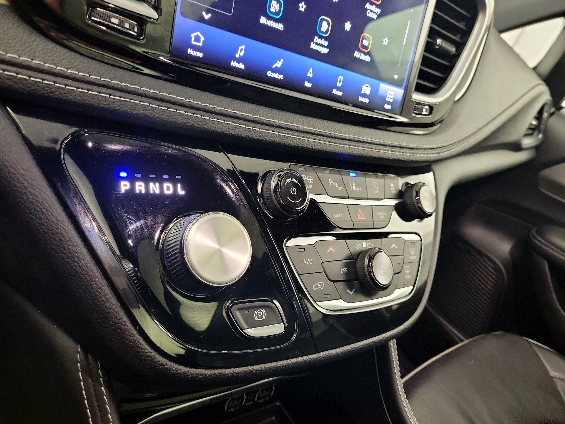 Thumbnail: 2023 Chrysler Pacifica - 16