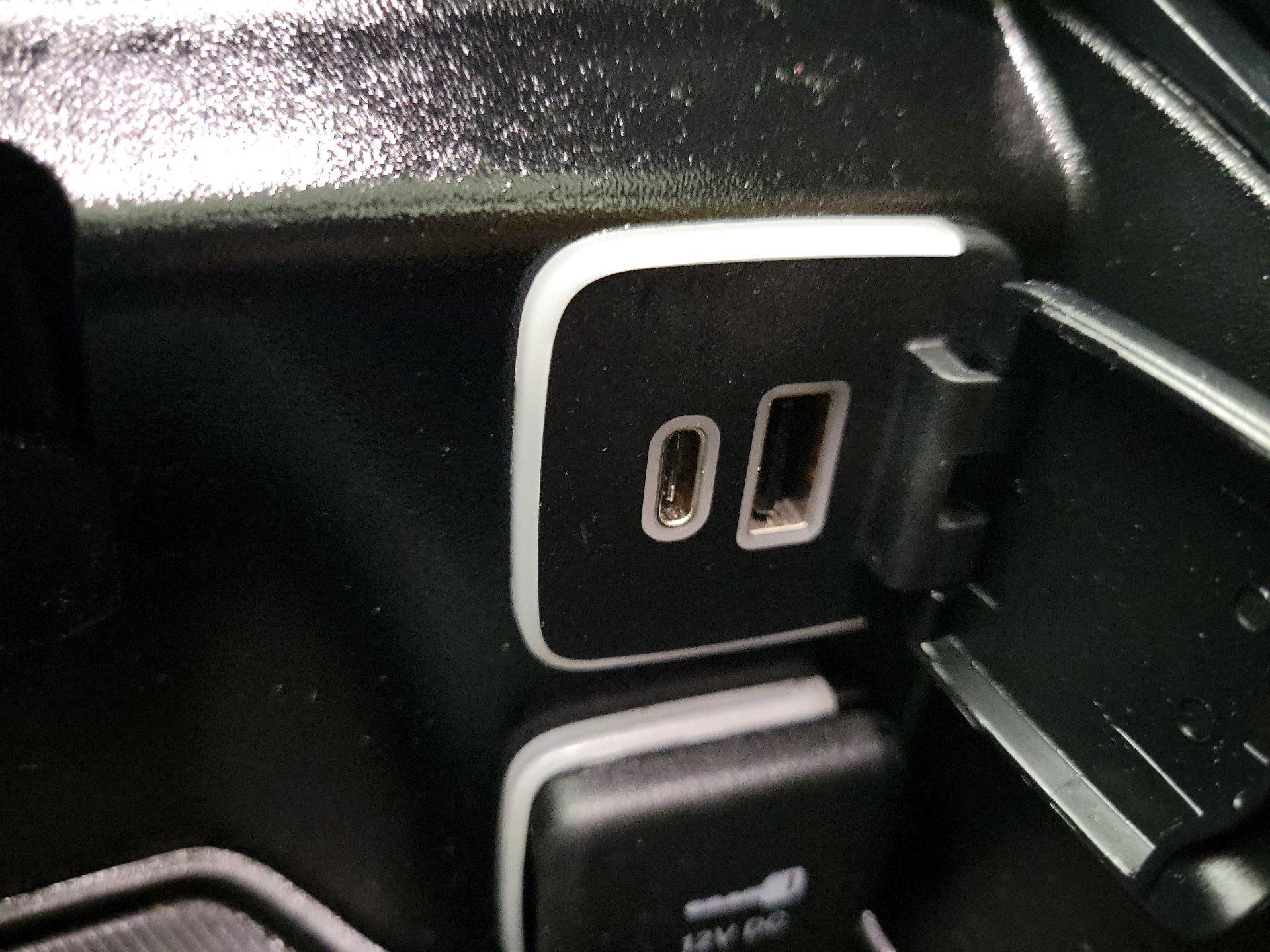 Thumbnail: 2023 Chrysler Pacifica - 17