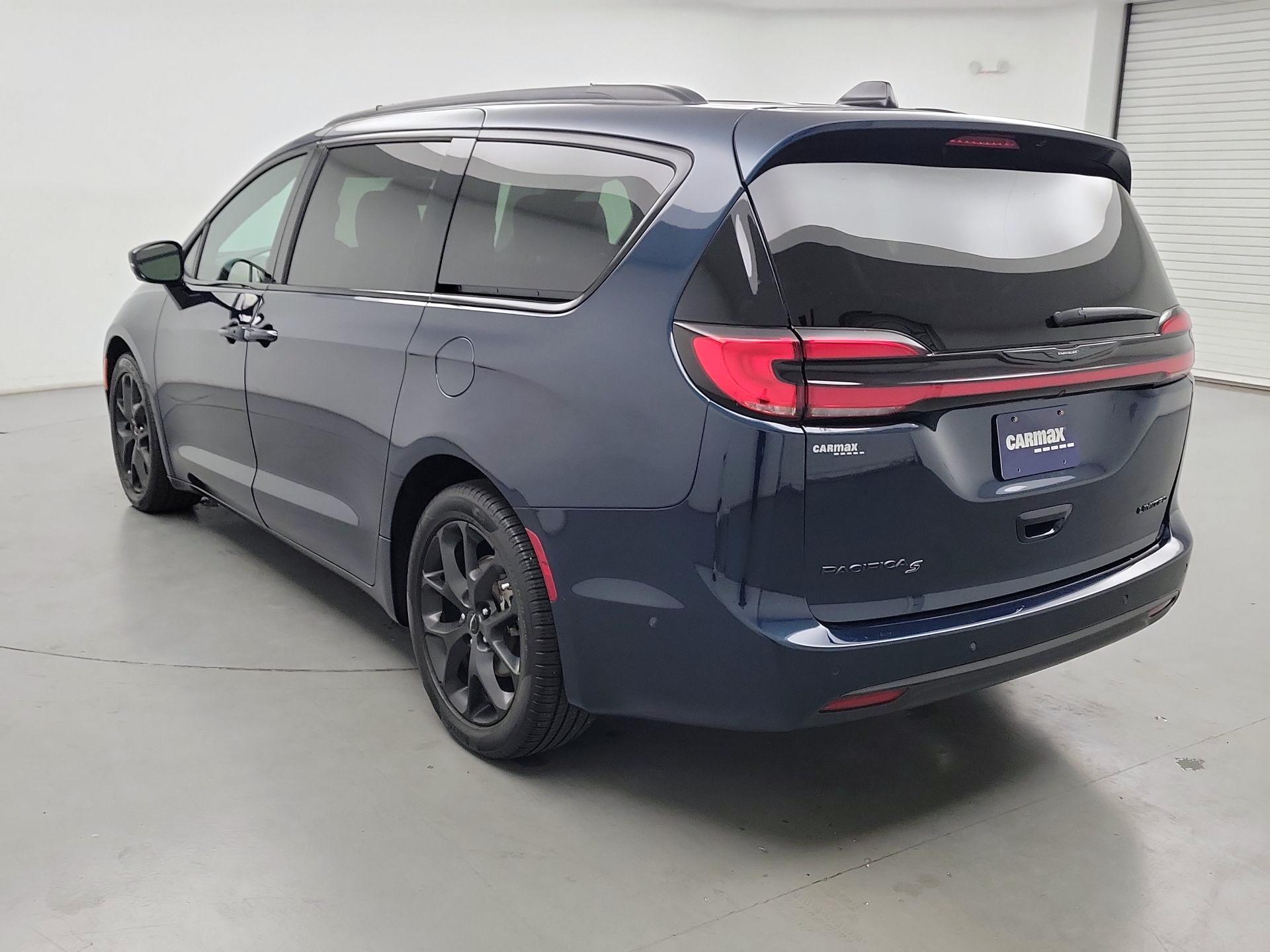 Thumbnail: 2023 Chrysler Pacifica - 7