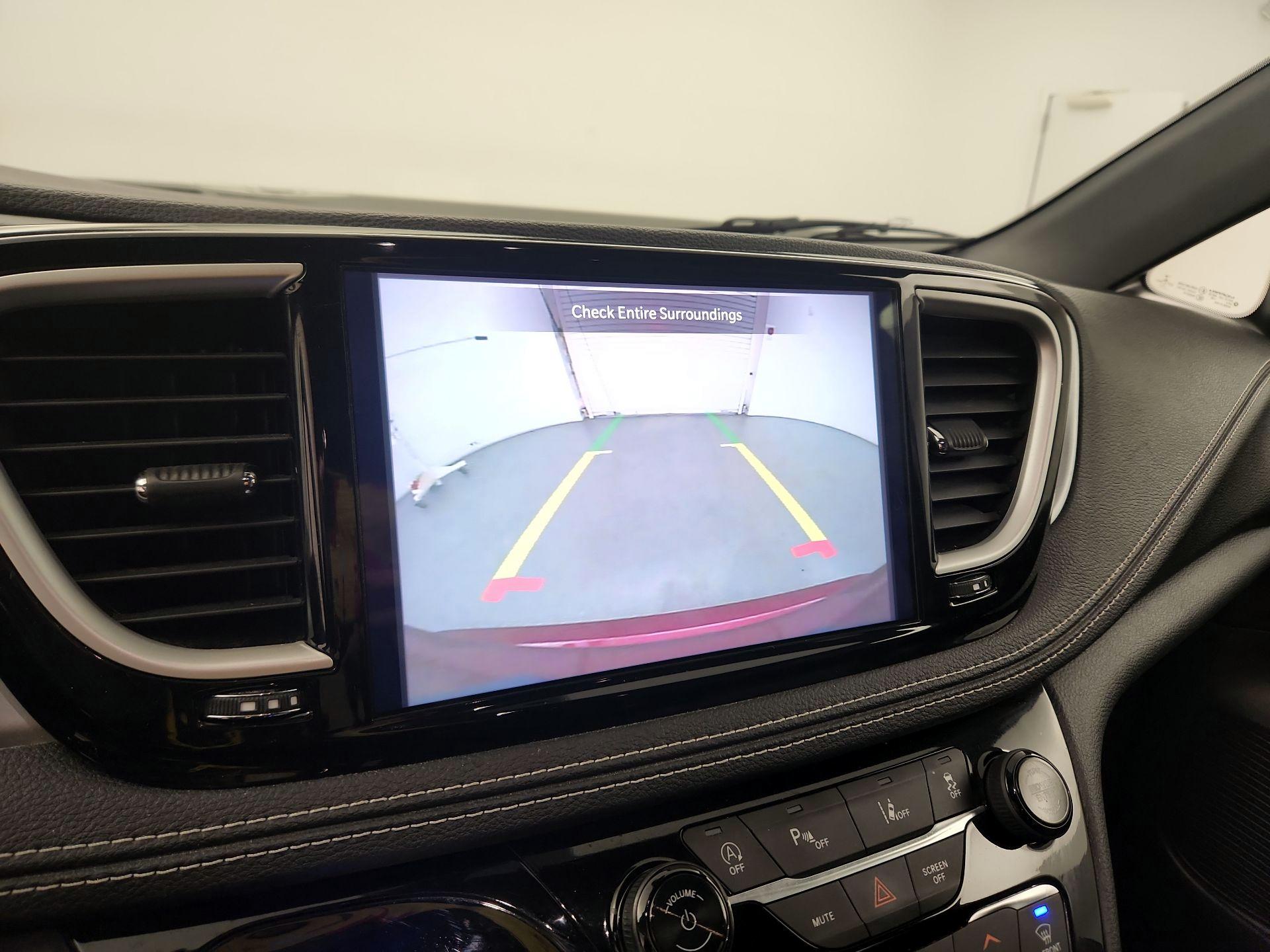 Thumbnail: 2022 Chrysler Pacifica - 12