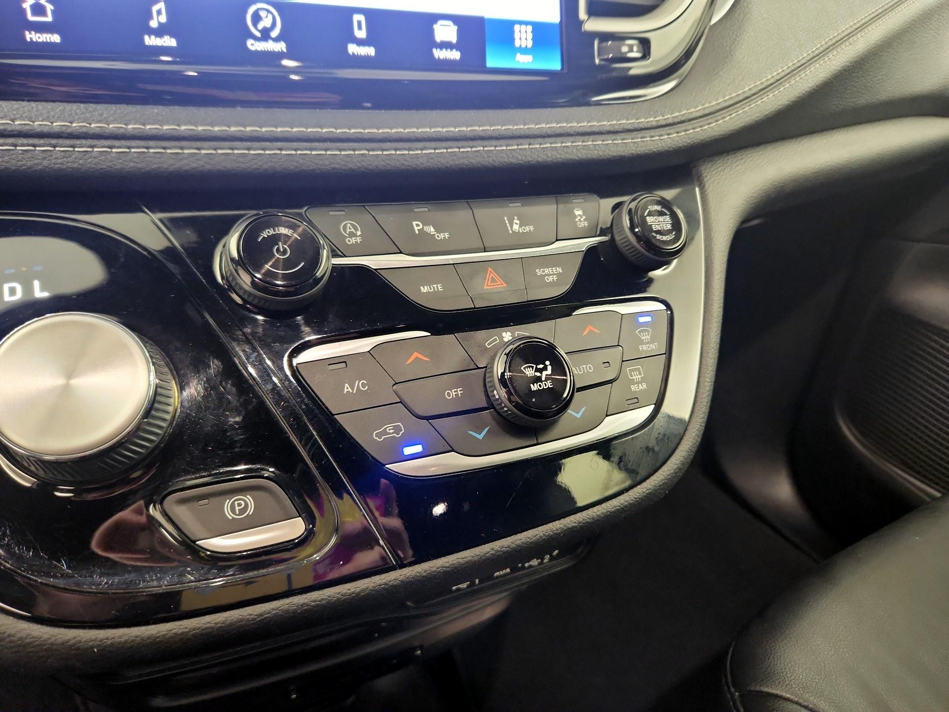 Thumbnail: 2022 Chrysler Pacifica - 14