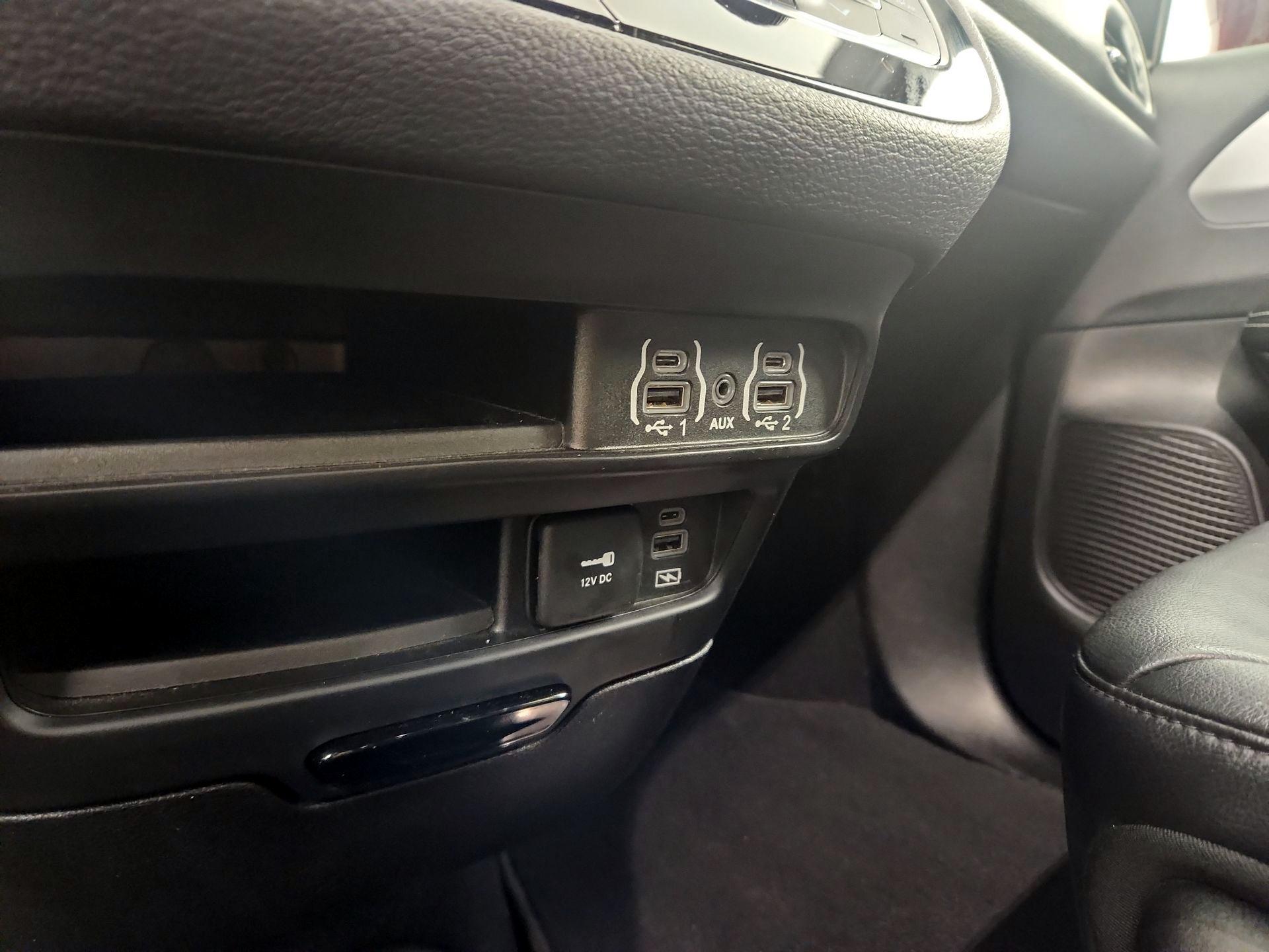 Thumbnail: 2022 Chrysler Pacifica - 16