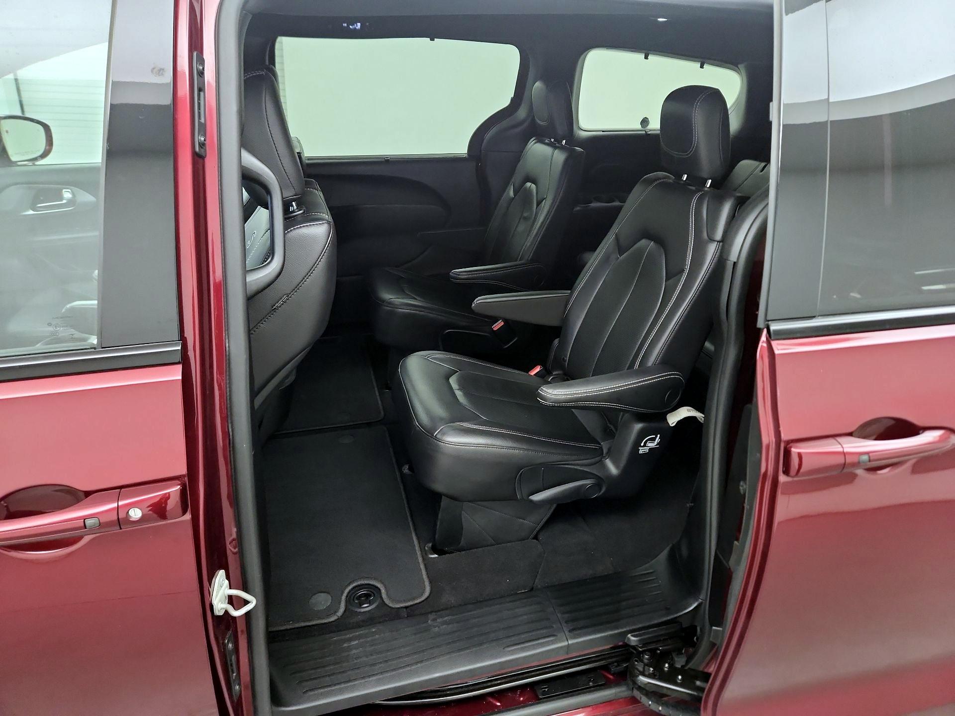 Thumbnail: 2022 Chrysler Pacifica - 17