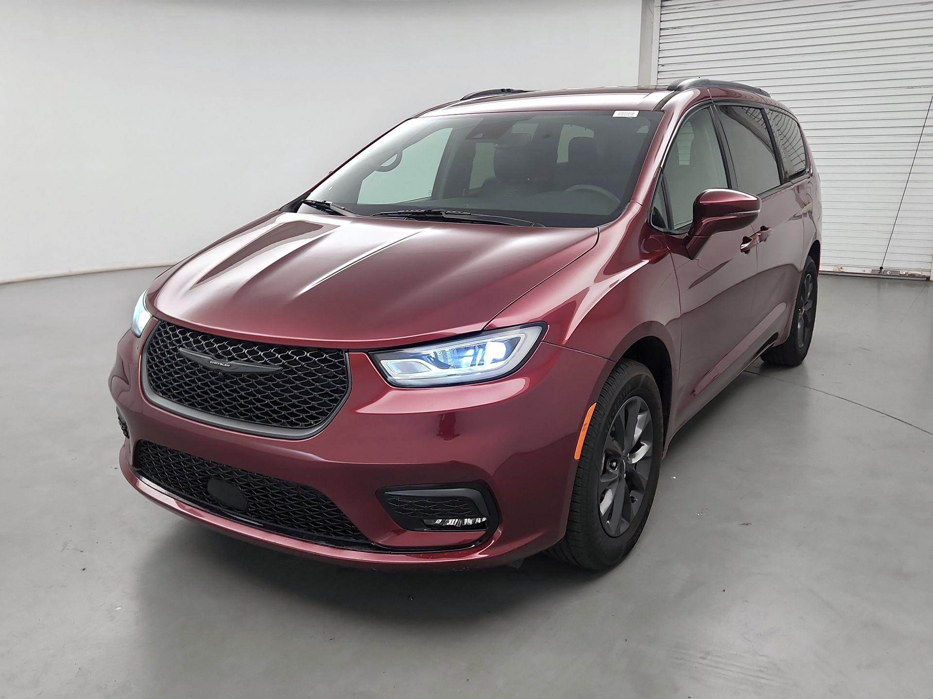 Thumbnail: 2022 Chrysler Pacifica - 3