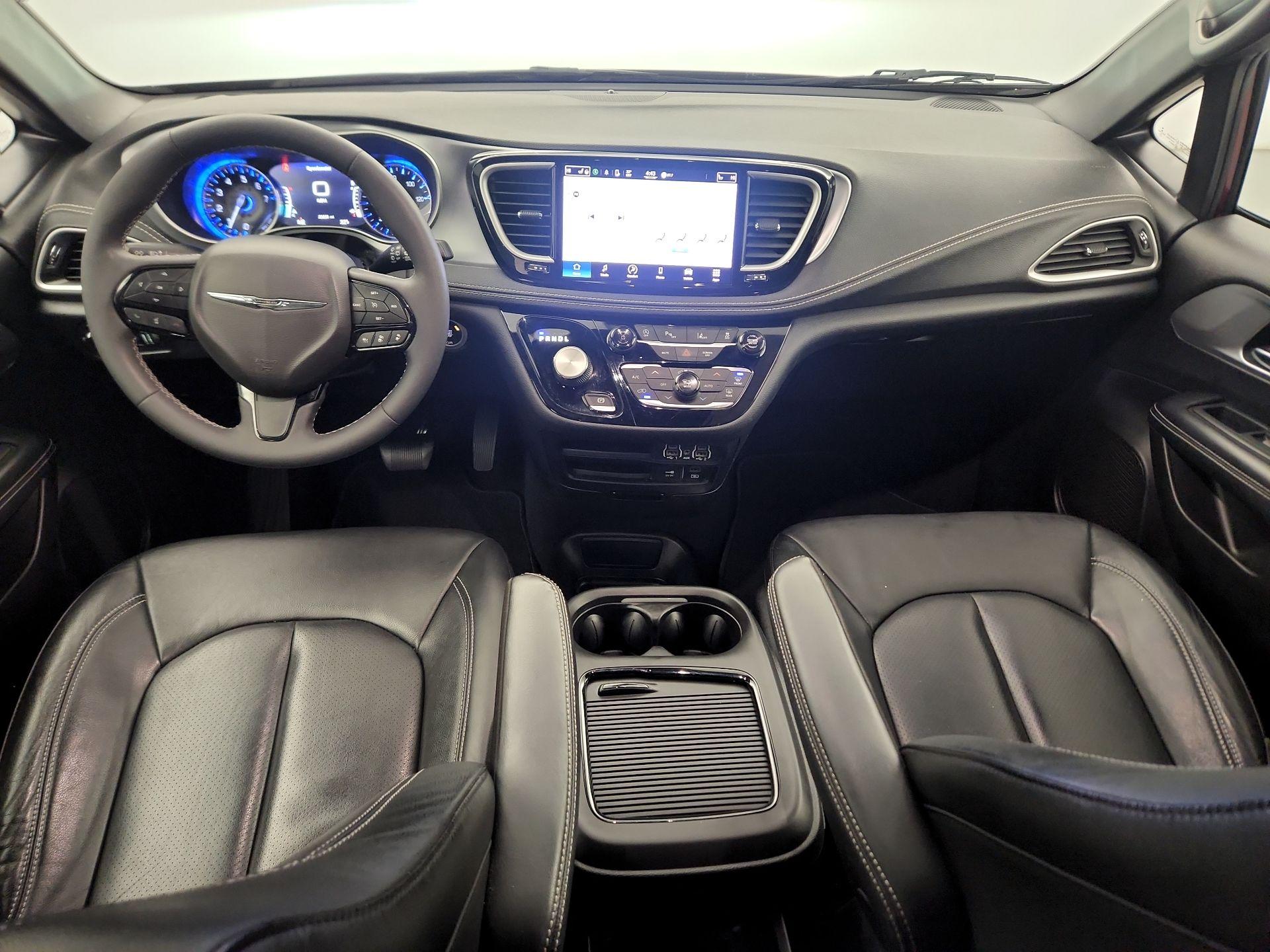 Thumbnail: 2022 Chrysler Pacifica - 8