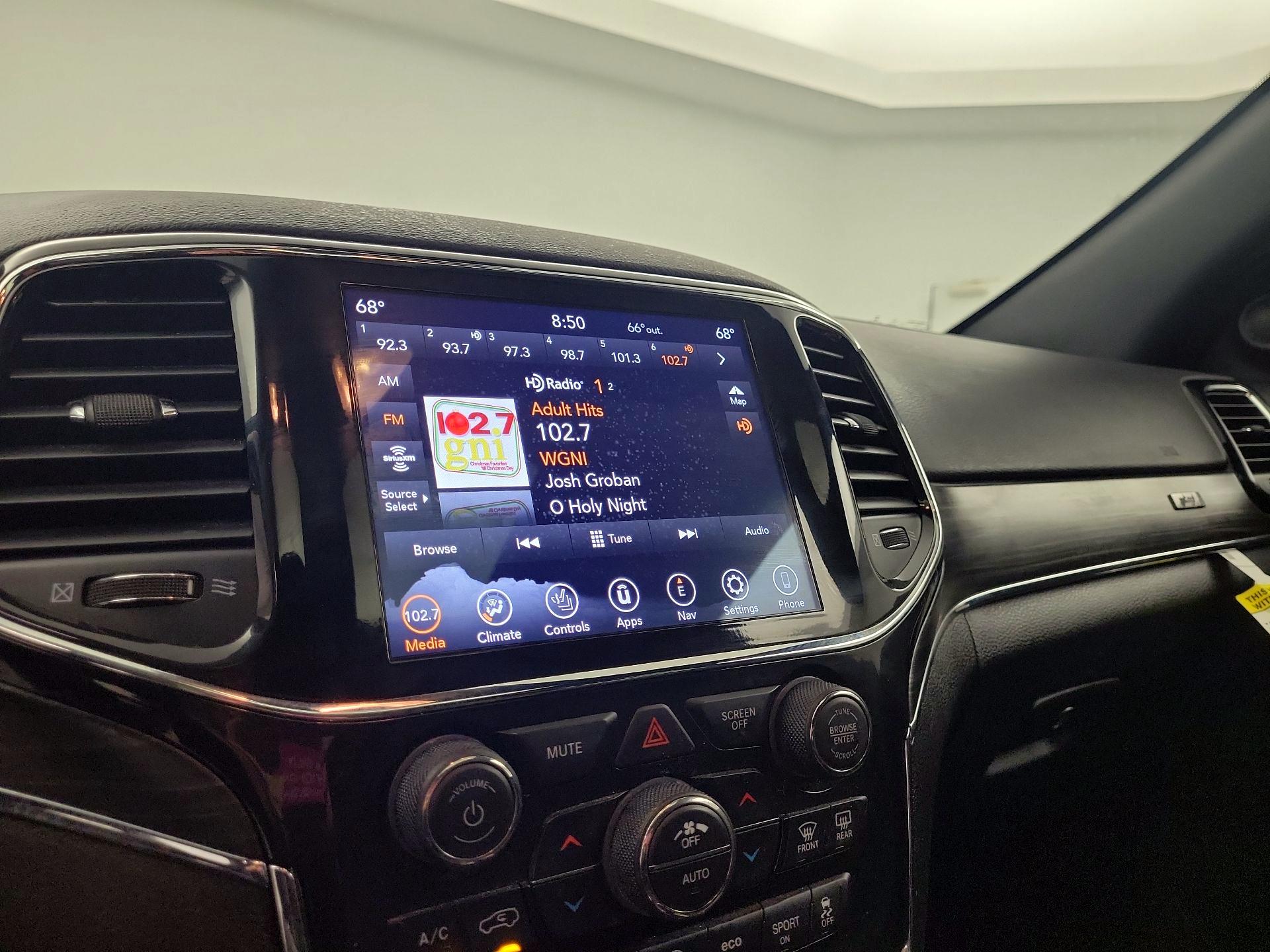 Thumbnail: 2021 Jeep Grand Cherokee - 14