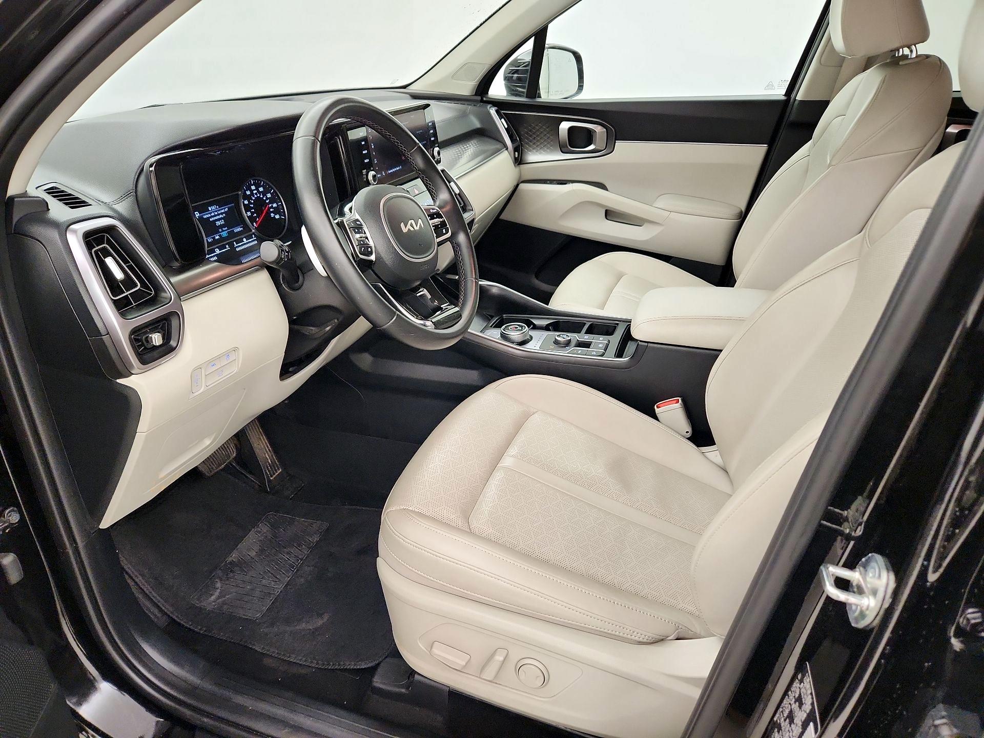 Thumbnail: 2023 Kia Sorento - 11