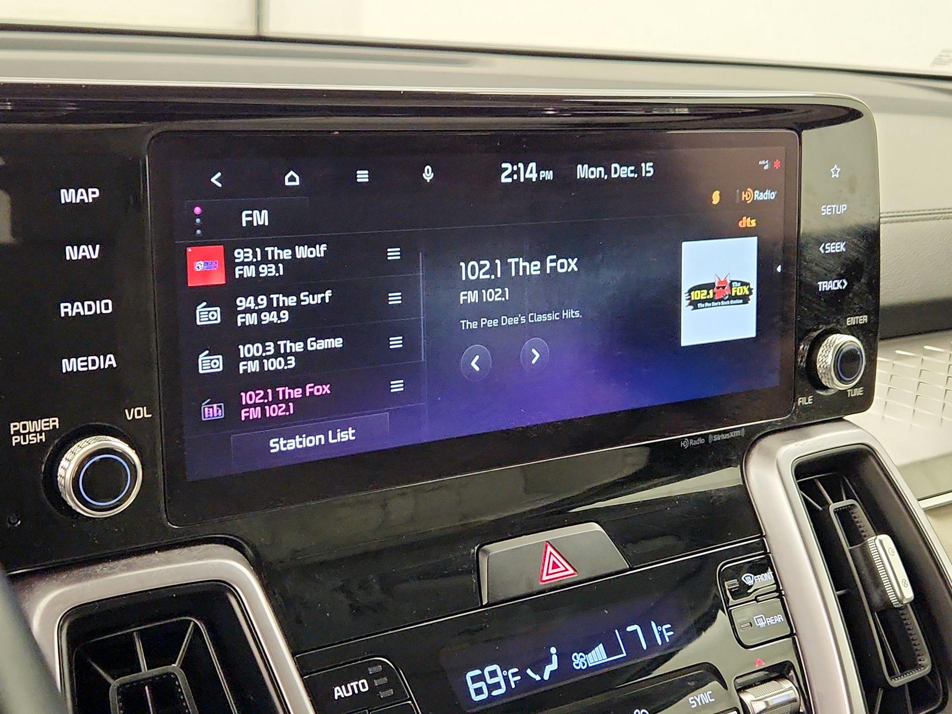 Thumbnail: 2023 Kia Sorento - 16